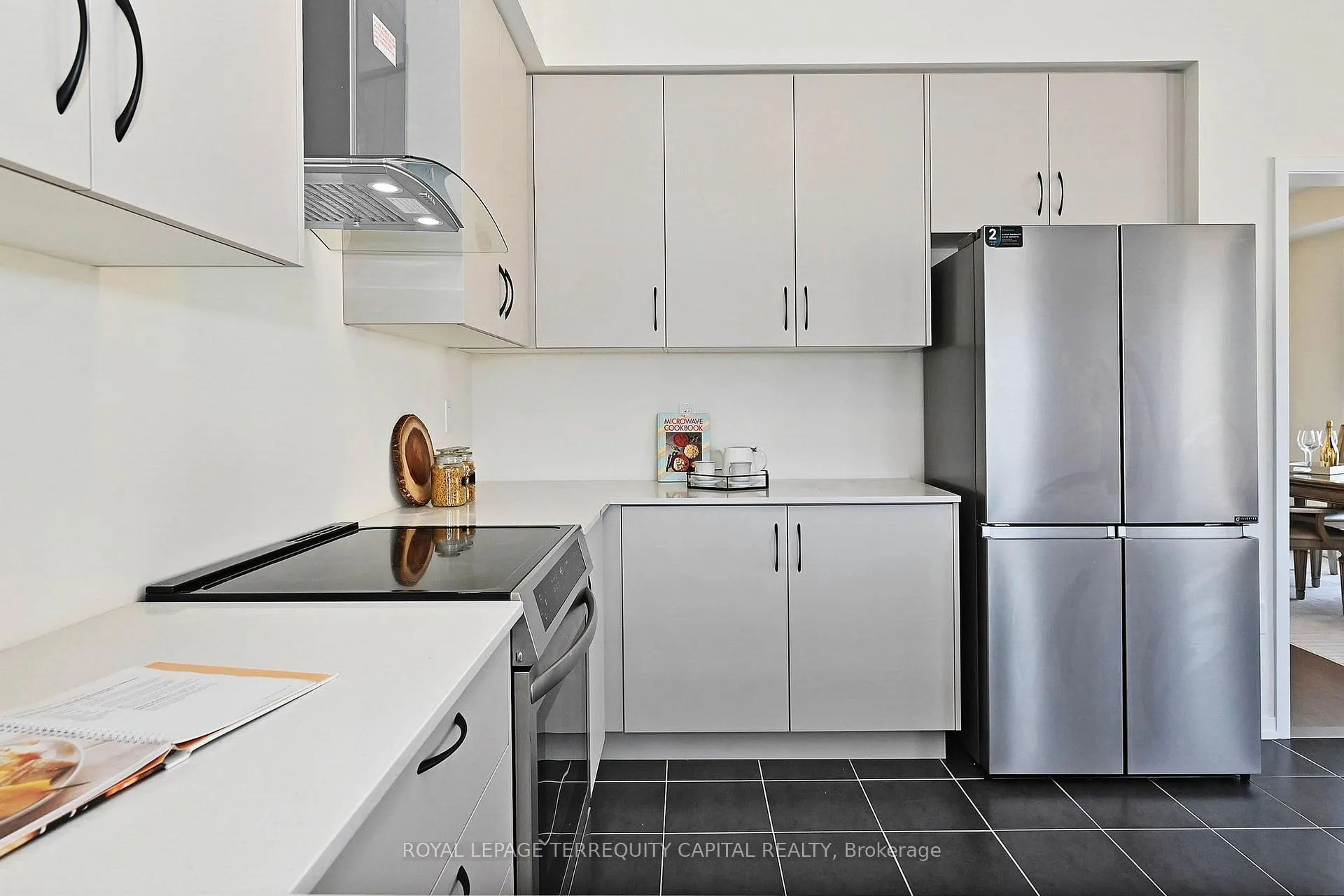 Photo 17 of 211 Grand Trunk Avenue, Vaughan, Patterson — HOMEH