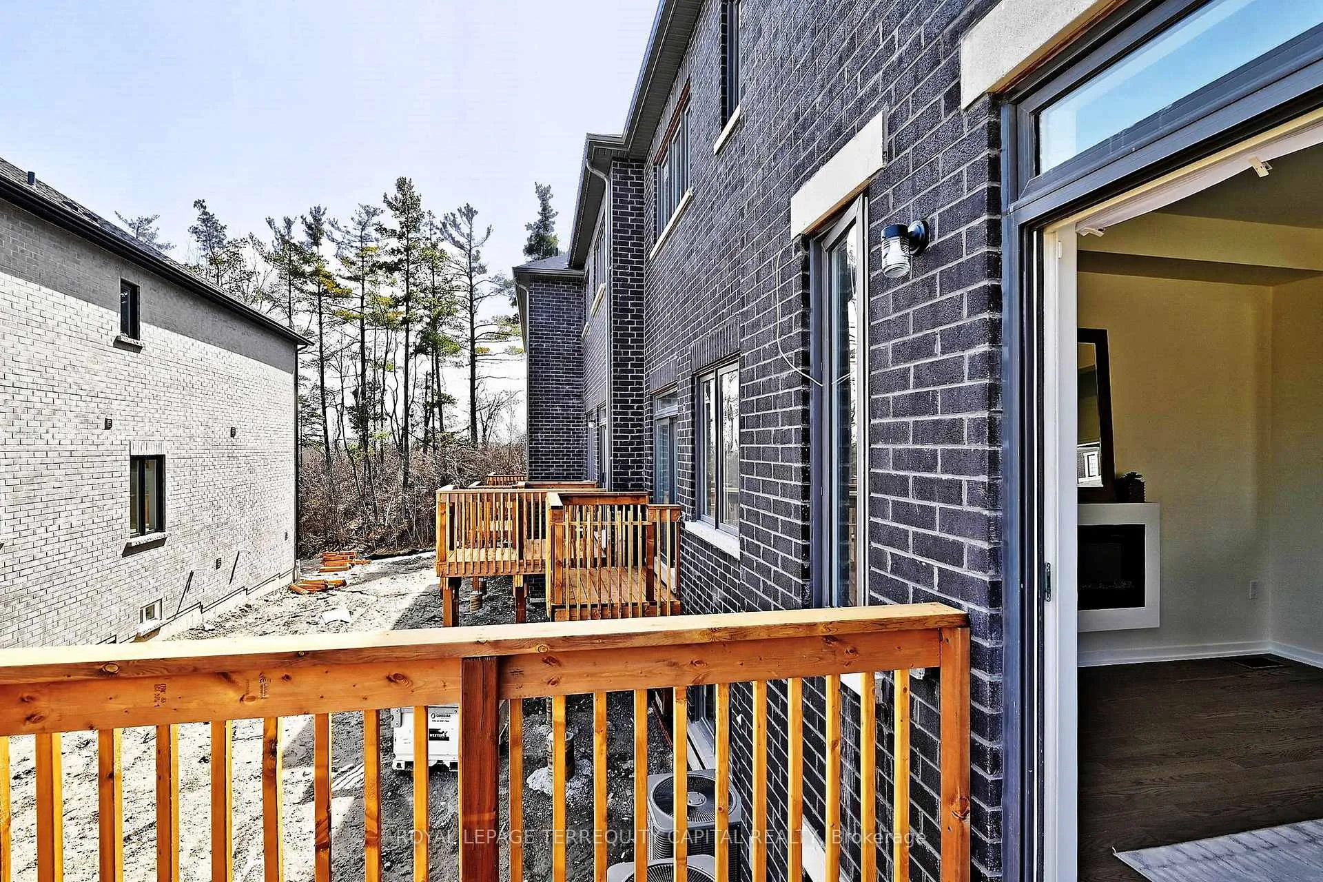 Photo 23 of 211 Grand Trunk Avenue, Vaughan, Patterson — HOMEH