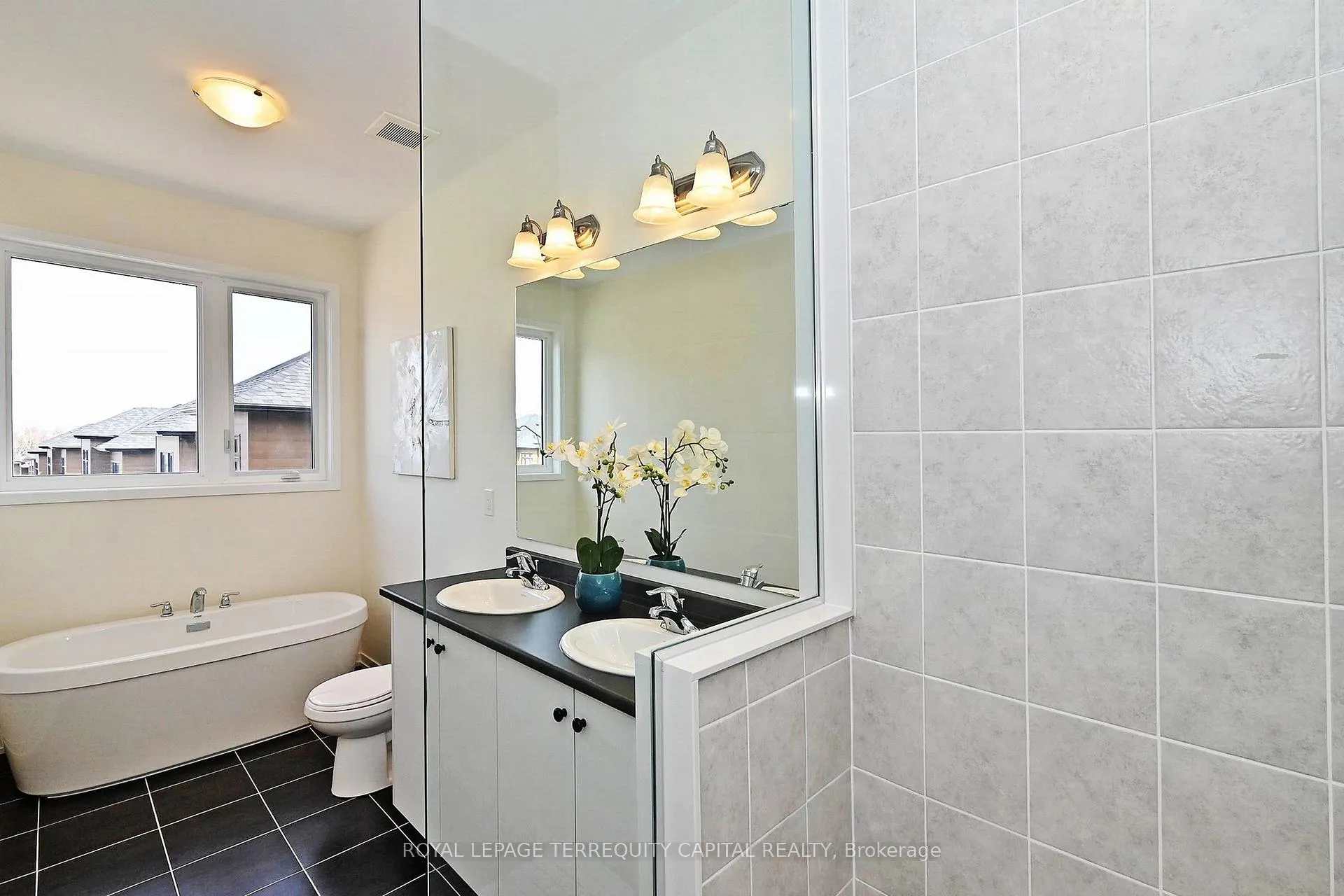 Photo 31 of 211 Grand Trunk Avenue, Vaughan, Patterson — HOMEH