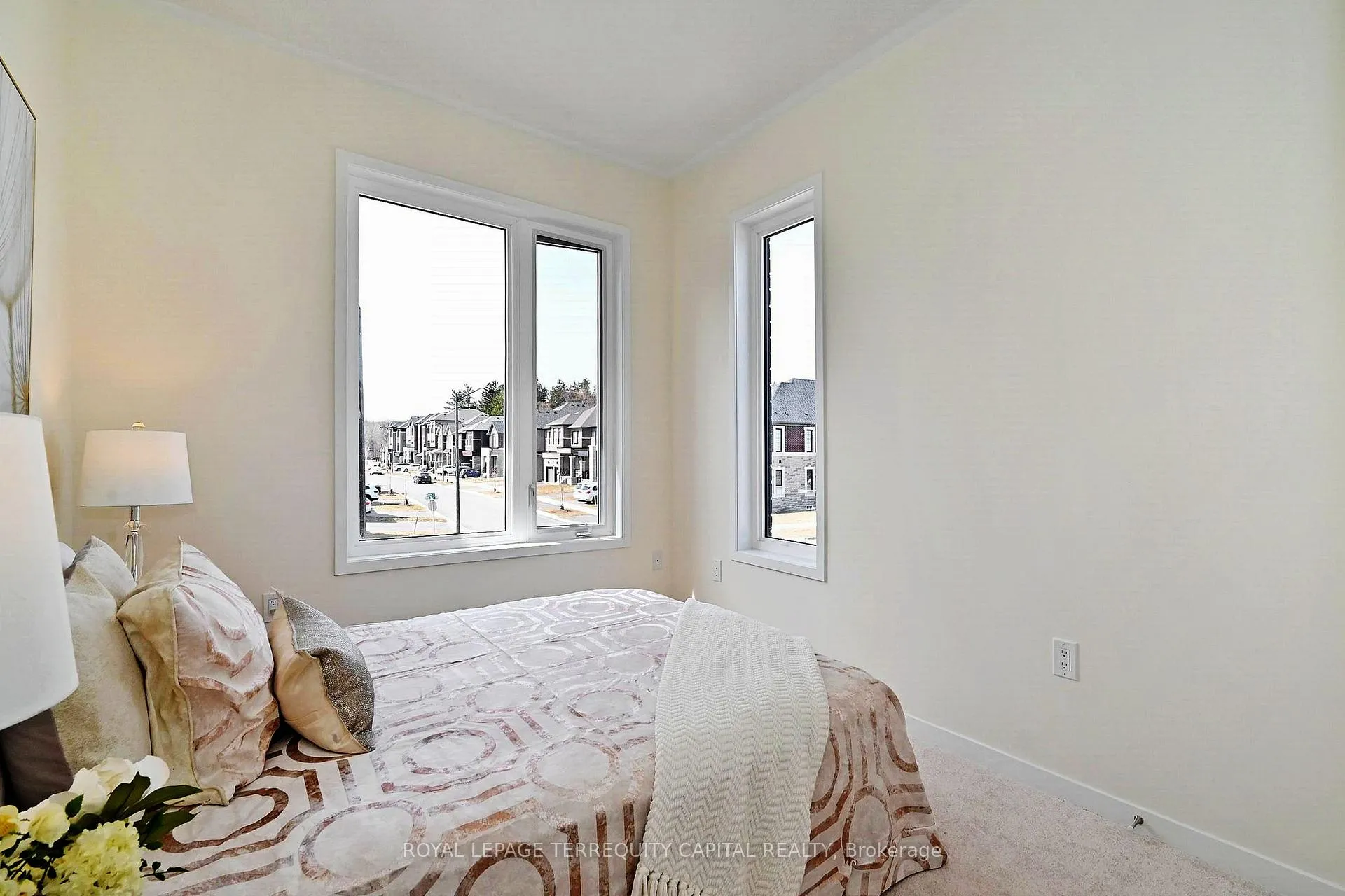 Photo 33 of 211 Grand Trunk Avenue, Vaughan, Patterson — HOMEH