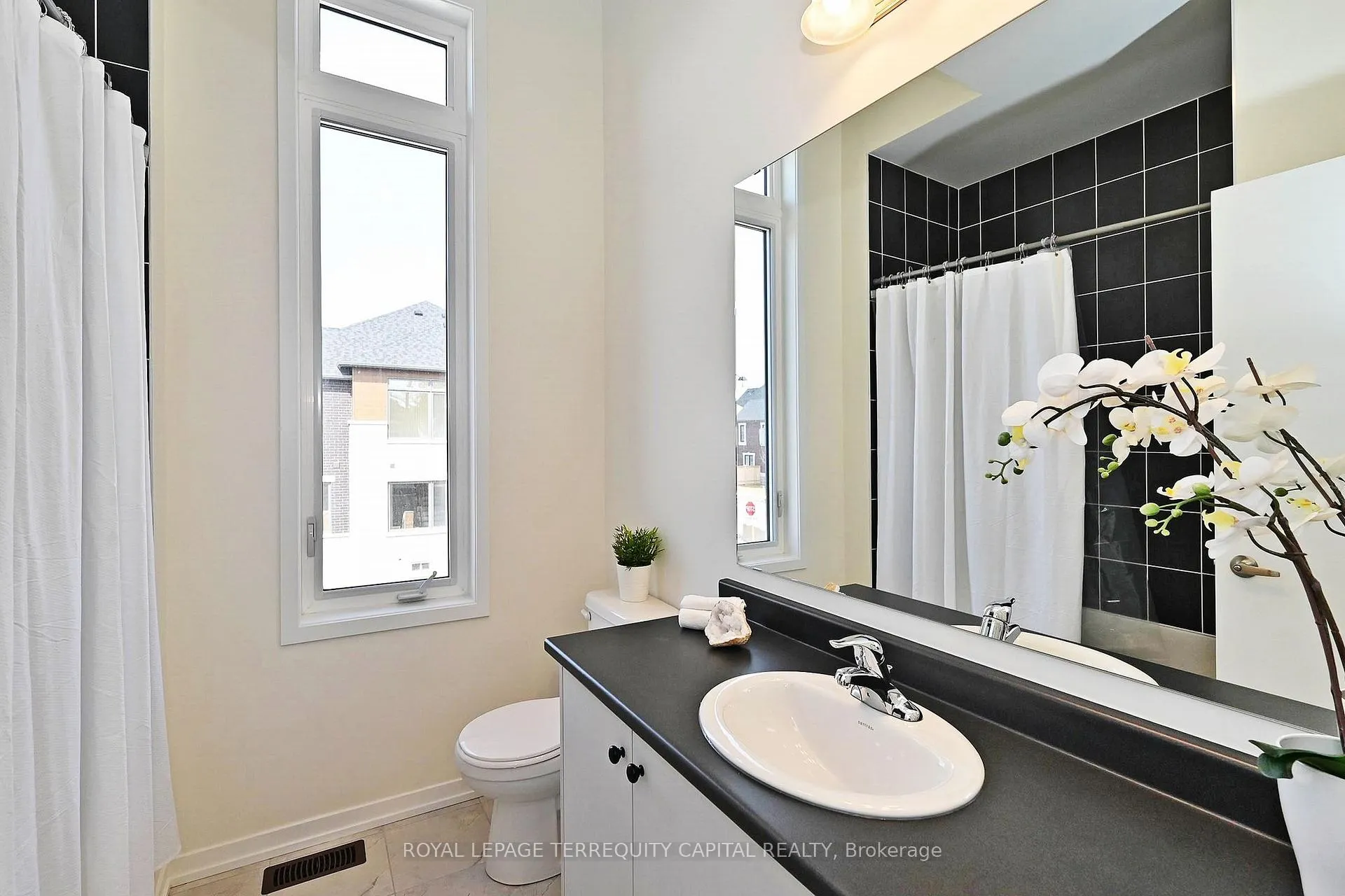 Photo 37 of 211 Grand Trunk Avenue, Vaughan, Patterson — HOMEH
