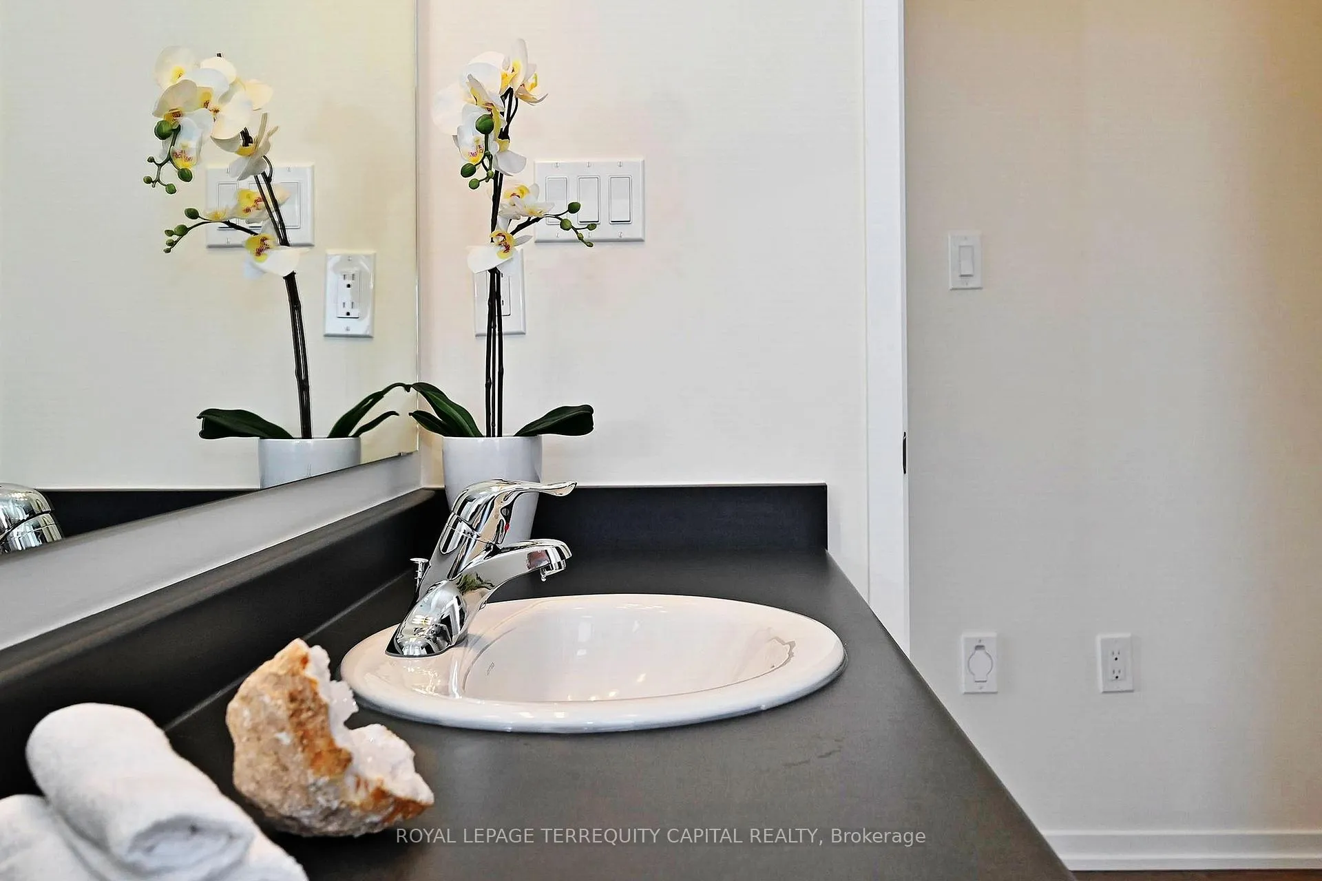 Photo 39 of 211 Grand Trunk Avenue, Vaughan, Patterson — HOMEH