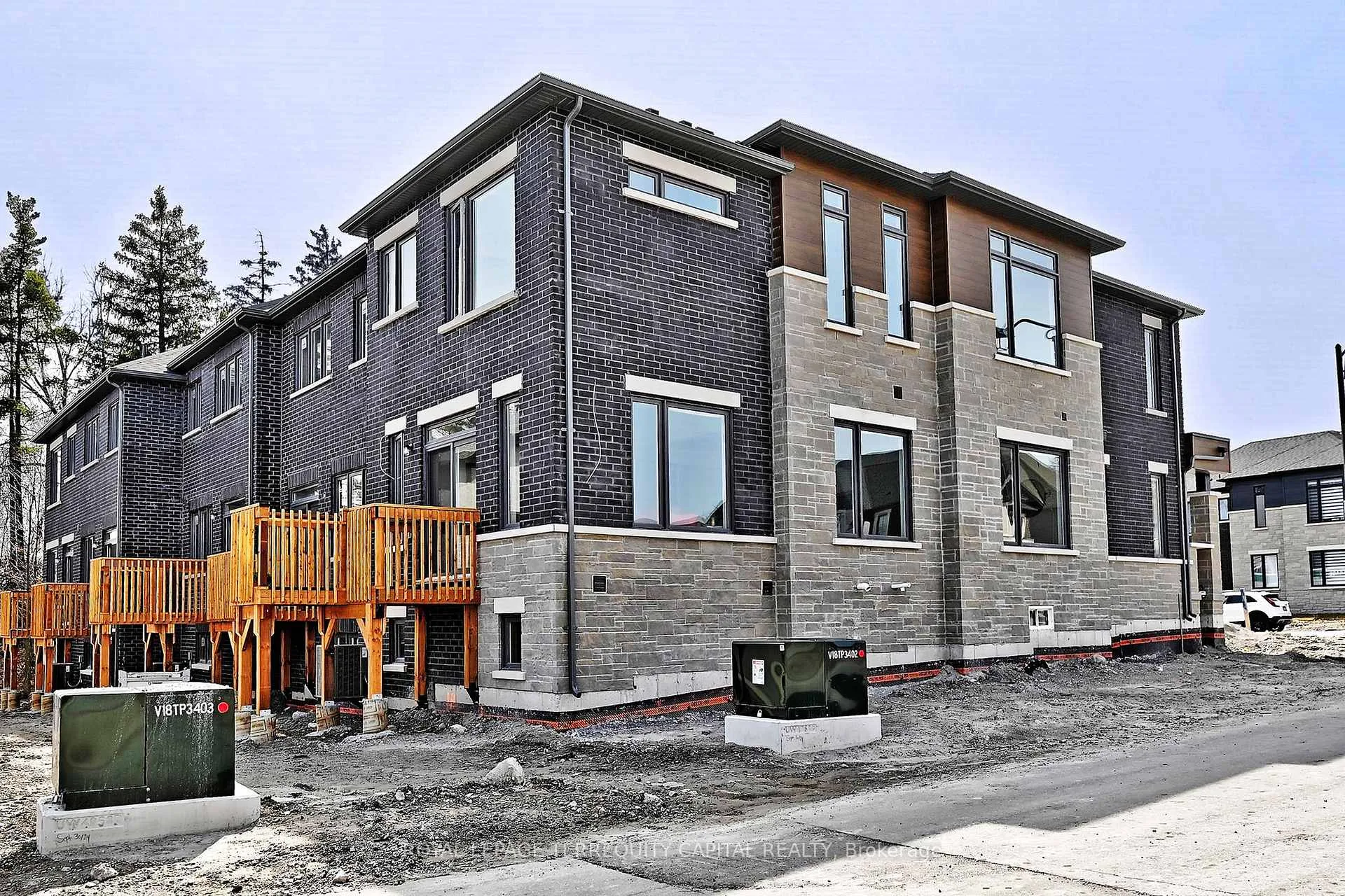 Photo 44 of 211 Grand Trunk Avenue, Vaughan, Patterson — HOMEH