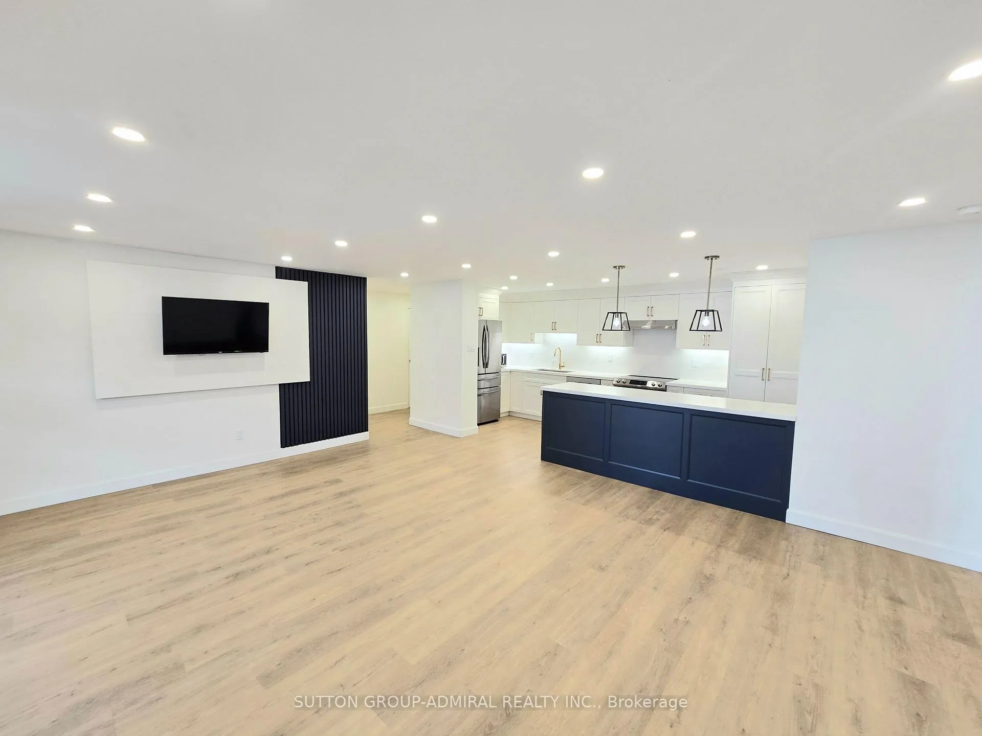 Photo 5 of Unit 1004, 50 Inverlochy Boulevard, Markham, Royal Orchard — HOMEH