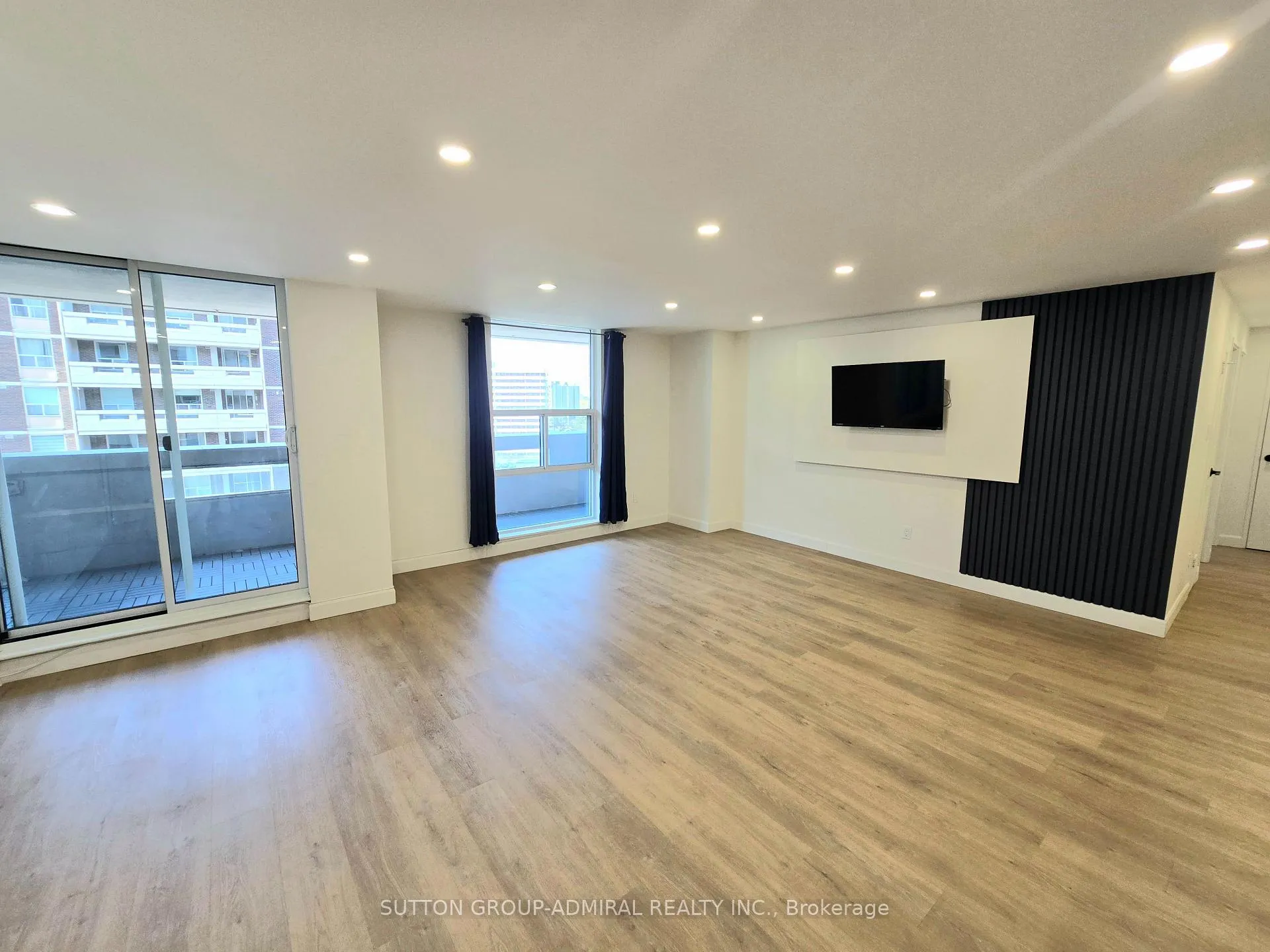 Photo 7 of Unit 1004, 50 Inverlochy Boulevard, Markham, Royal Orchard — HOMEH
