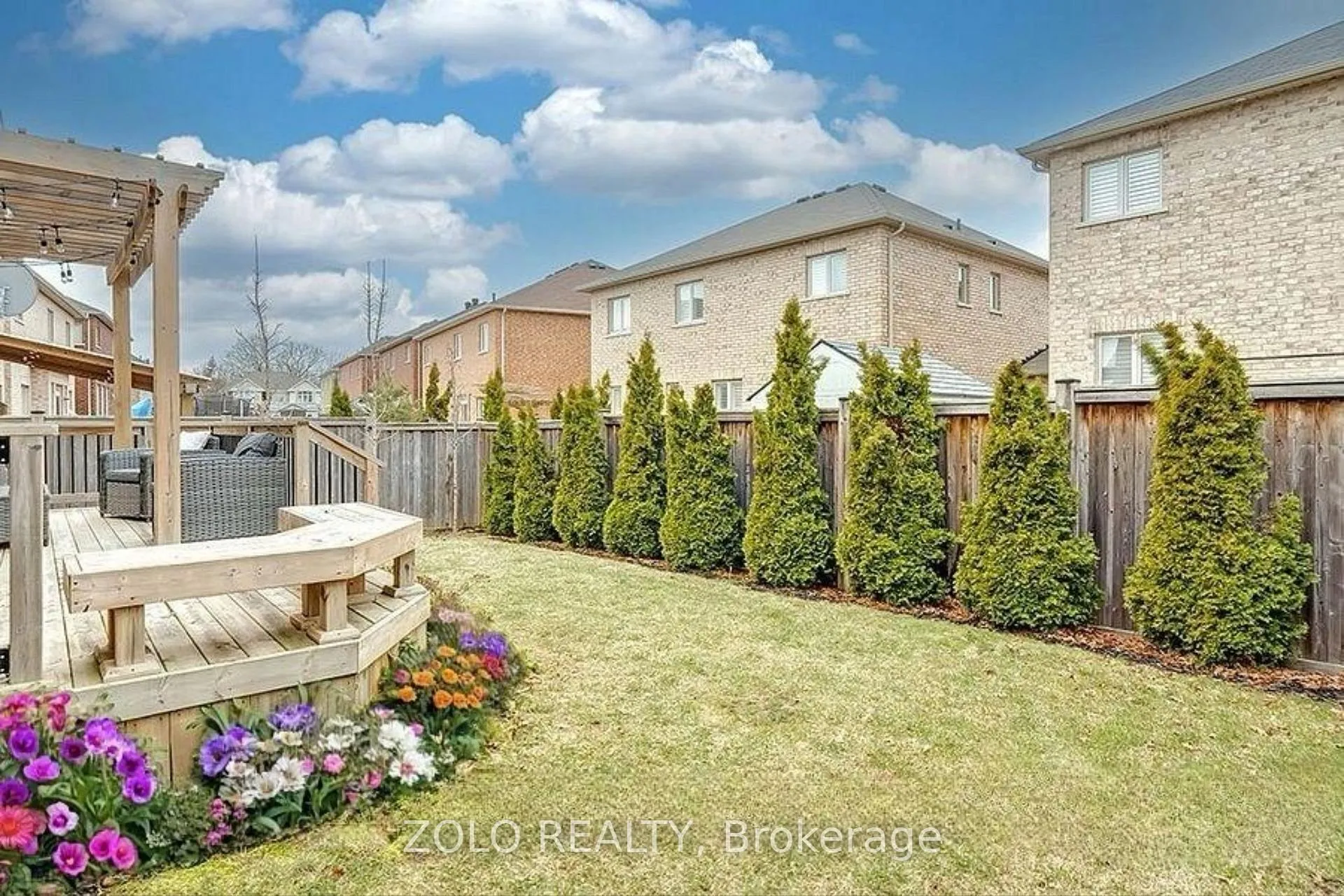 Photo 3 of 107 Attridge Crescent, Hamilton, Waterdown — HOMEH