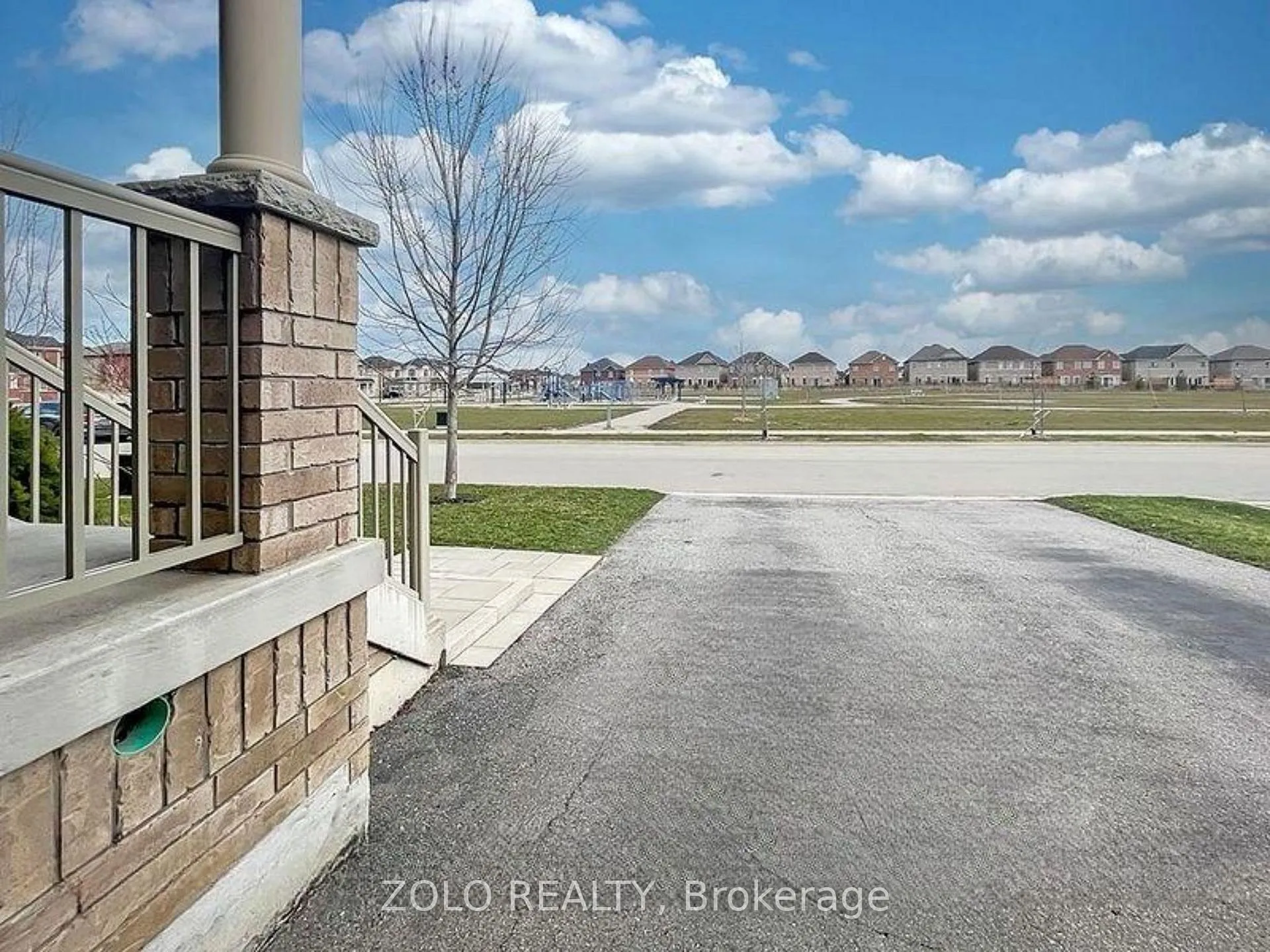 Photo 4 of 107 Attridge Crescent, Hamilton, Waterdown — HOMEH
