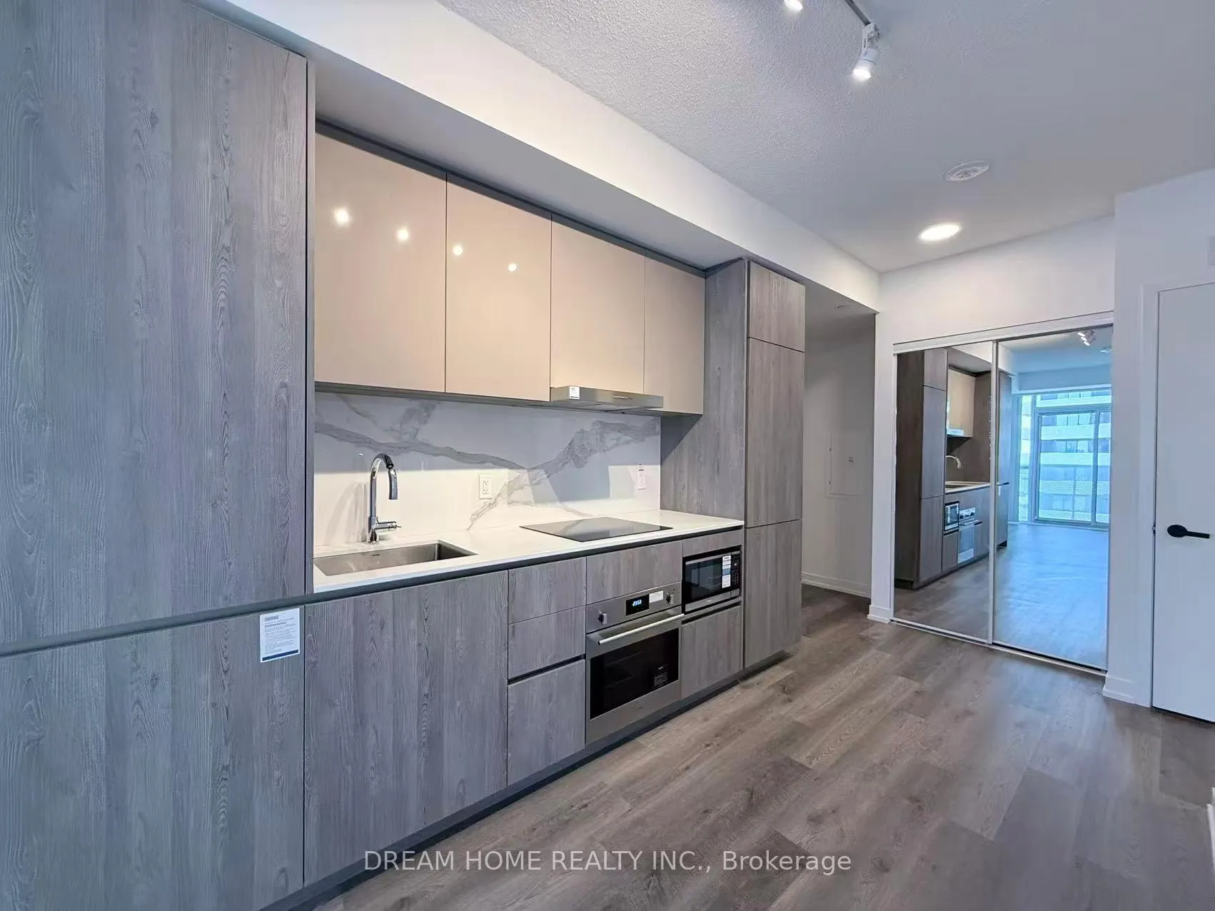 Photo 1 of Unit 2921, 8 Interchange Way, Vaughan, Vaughan Corporate Centre — HOMEH