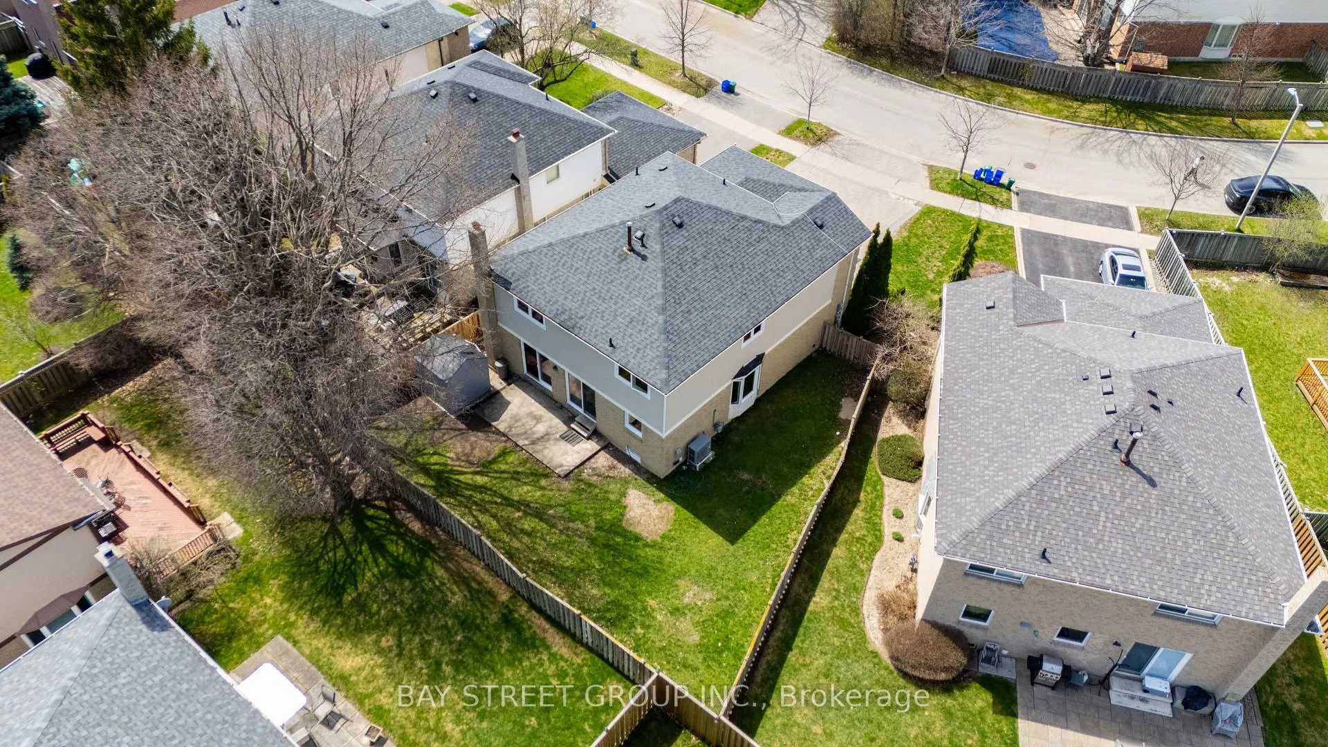 Photo 2 of 33 Winborne Drive, Vaughan, Brownridge — HOMEH