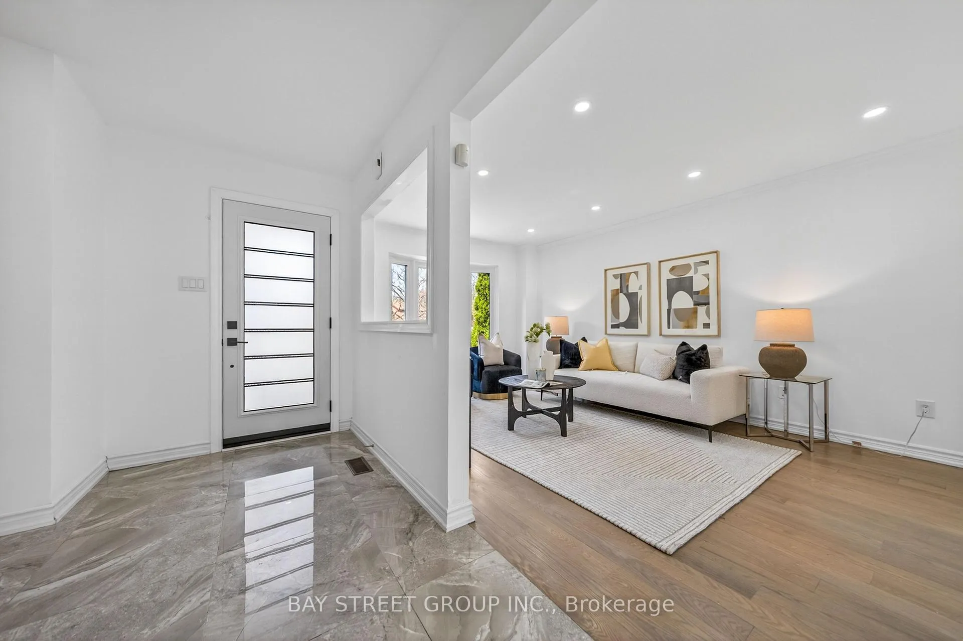 Photo 4 of 33 Winborne Drive, Vaughan, Brownridge — HOMEH