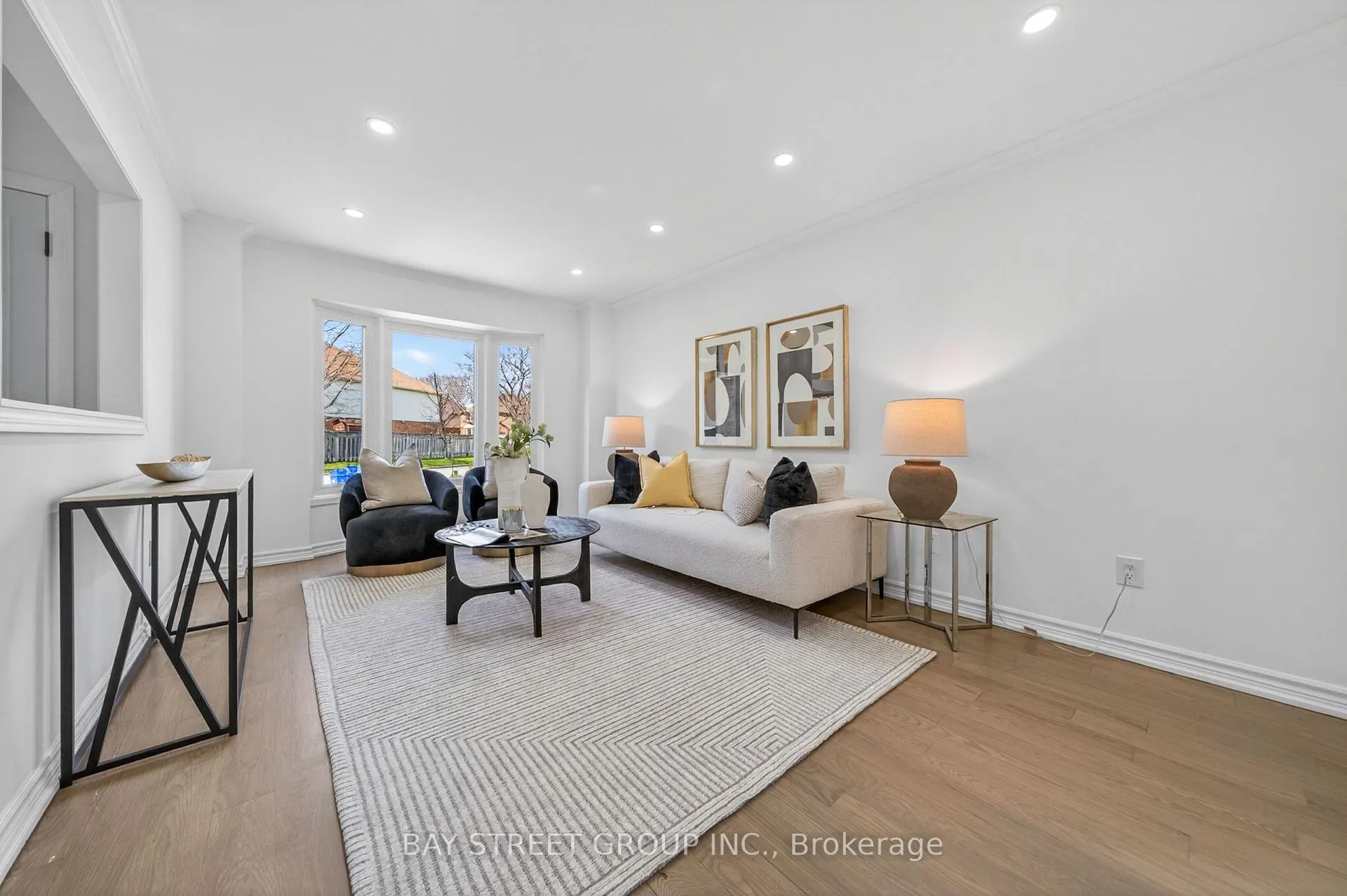 Photo 5 of 33 Winborne Drive, Vaughan, Brownridge — HOMEH