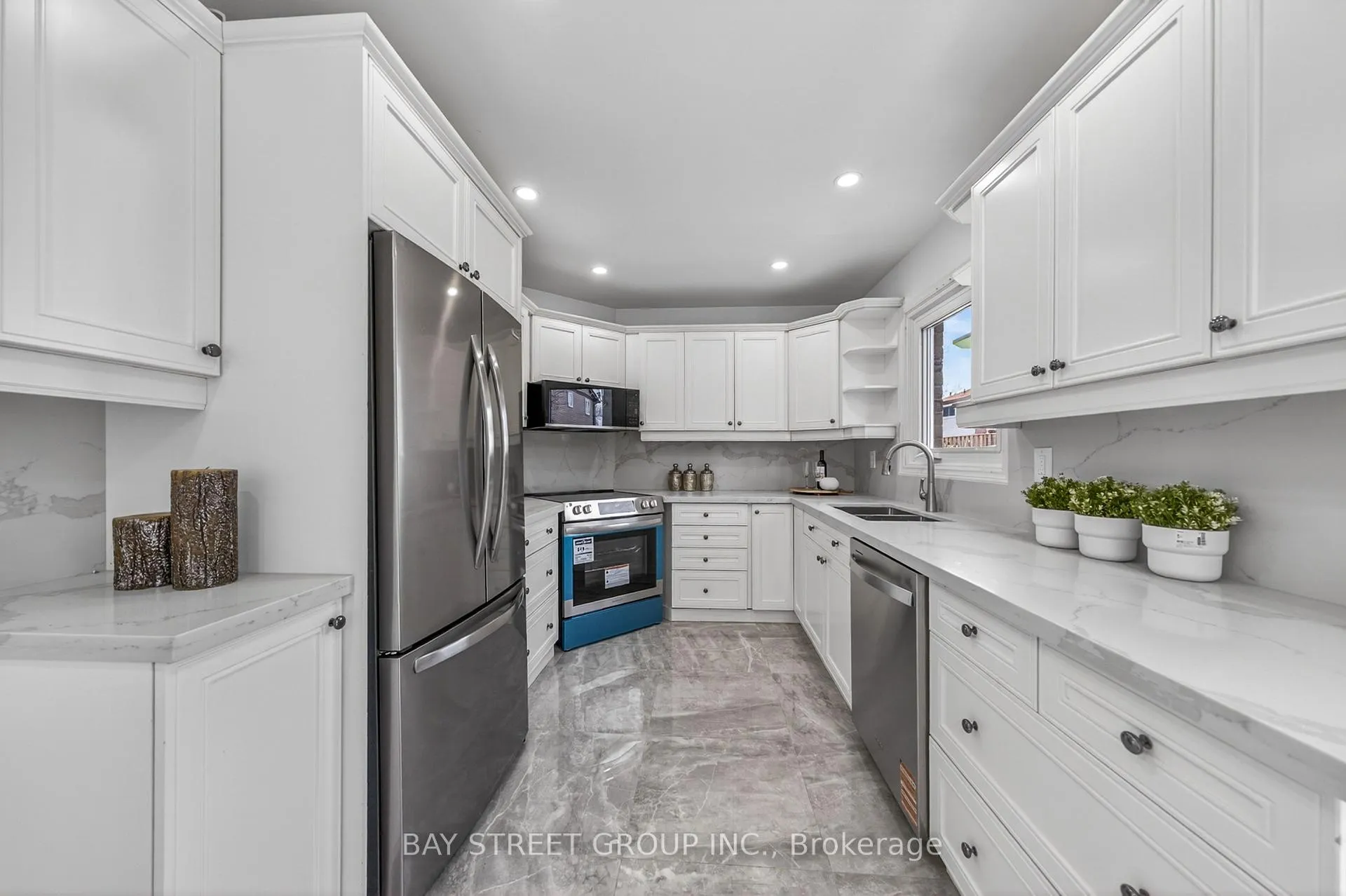 Photo 10 of 33 Winborne Drive, Vaughan, Brownridge — HOMEH