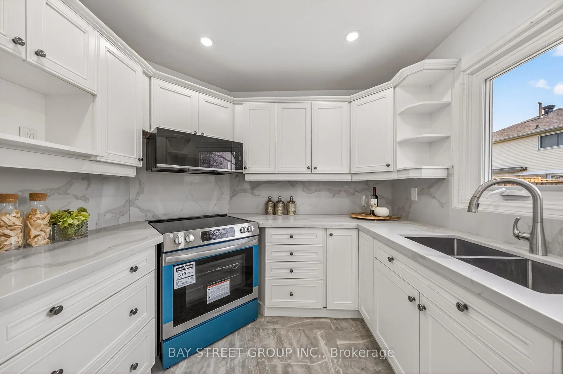 Photo 11 of 33 Winborne Drive, Vaughan, Brownridge — HOMEH