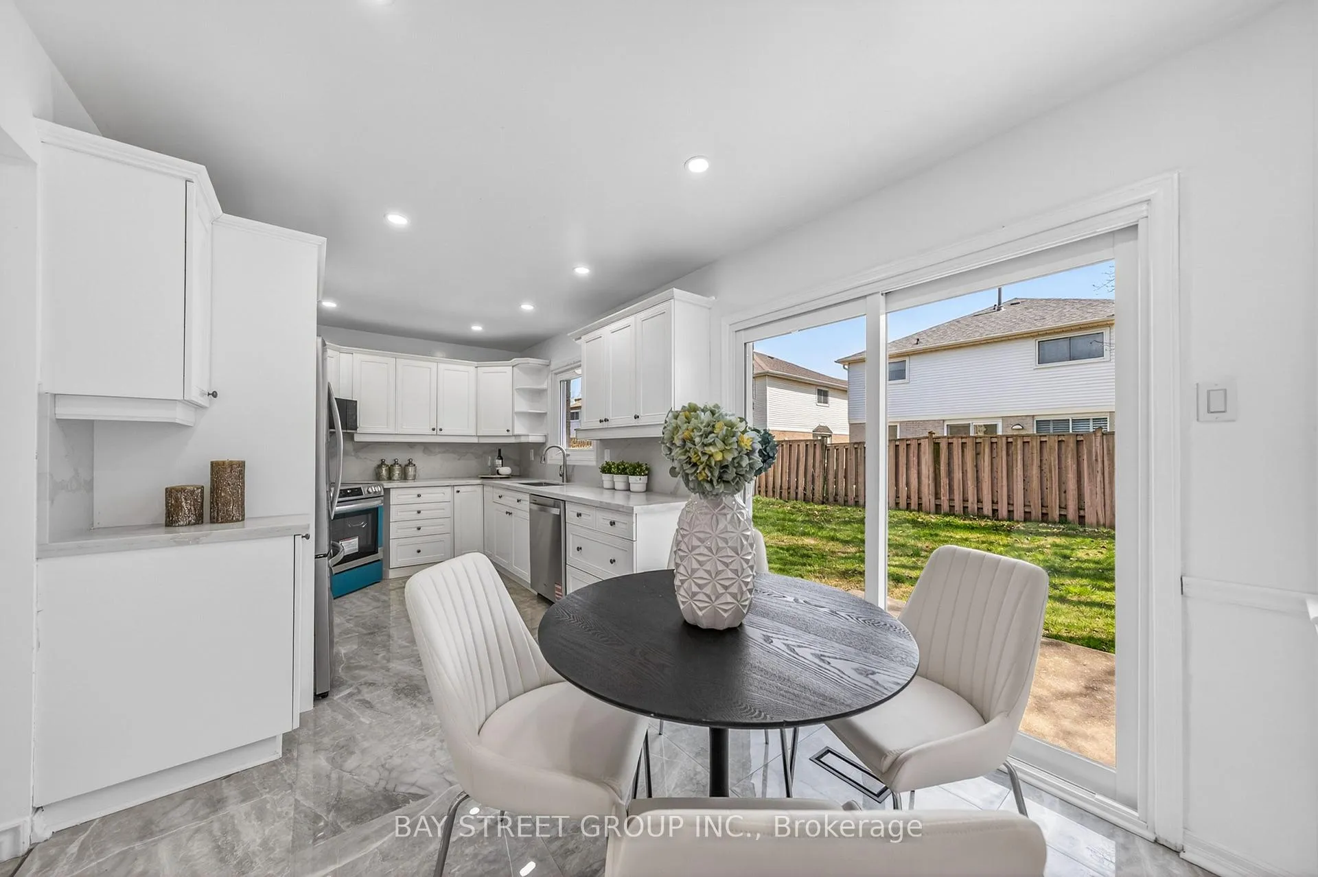 Photo 12 of 33 Winborne Drive, Vaughan, Brownridge — HOMEH
