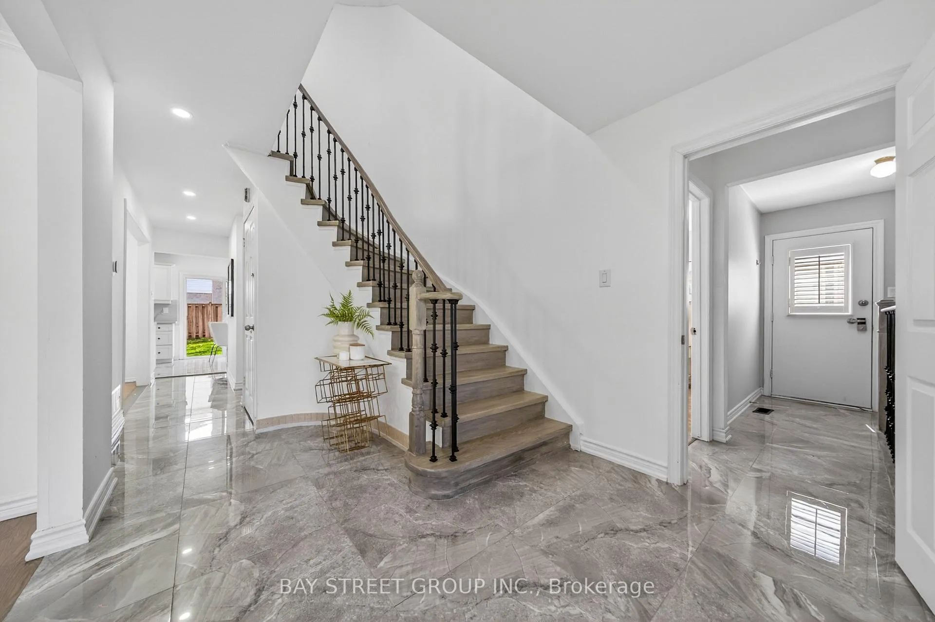 Photo 19 of 33 Winborne Drive, Vaughan, Brownridge — HOMEH