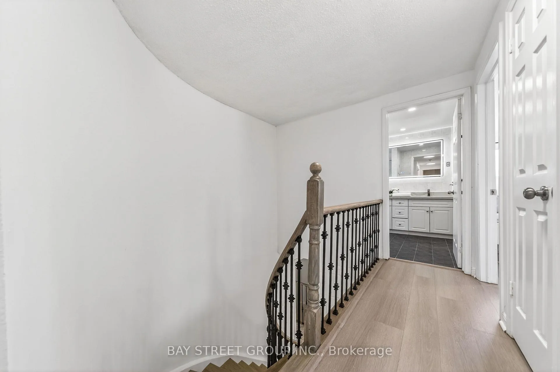 Photo 20 of 33 Winborne Drive, Vaughan, Brownridge — HOMEH