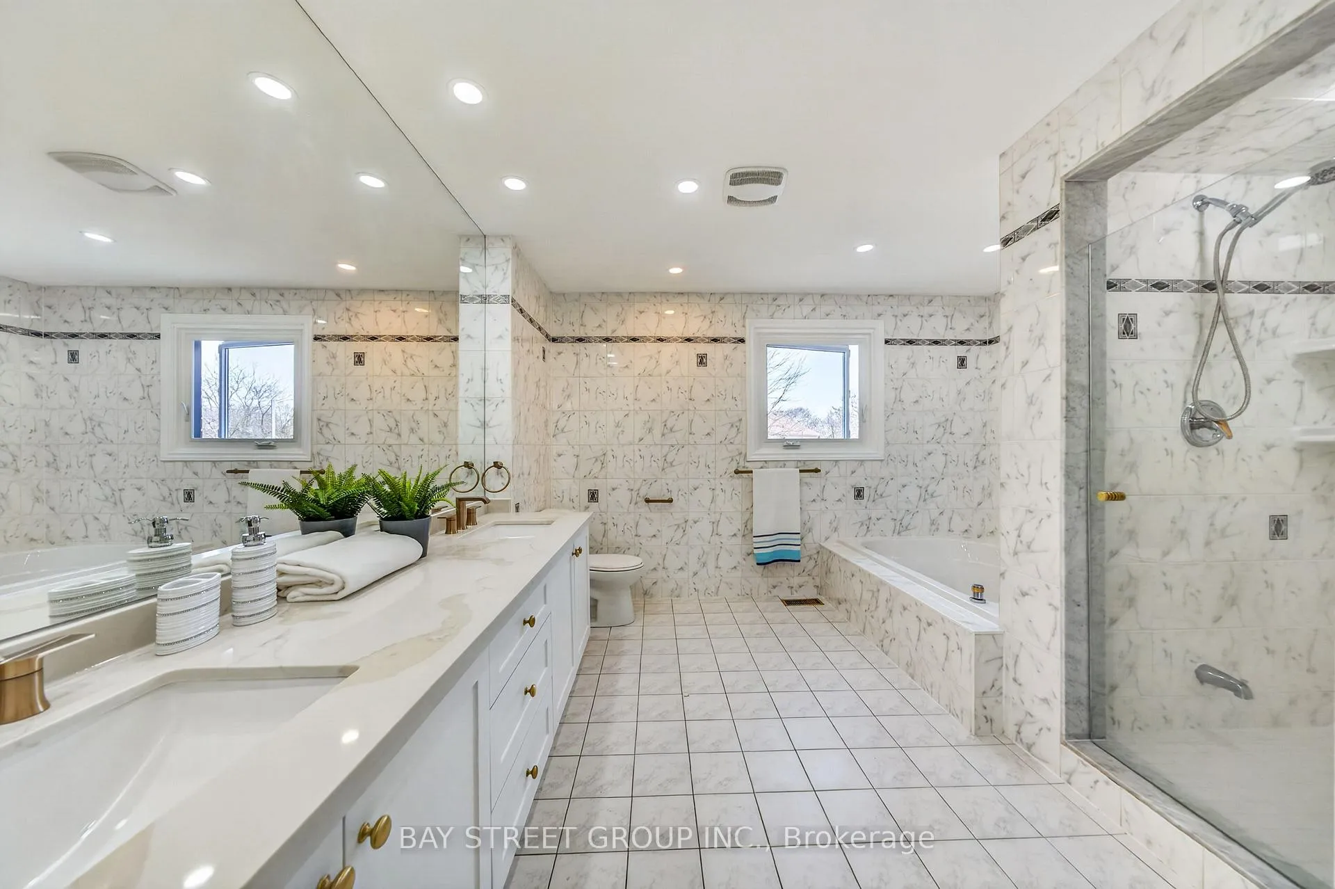 Photo 23 of 33 Winborne Drive, Vaughan, Brownridge — HOMEH