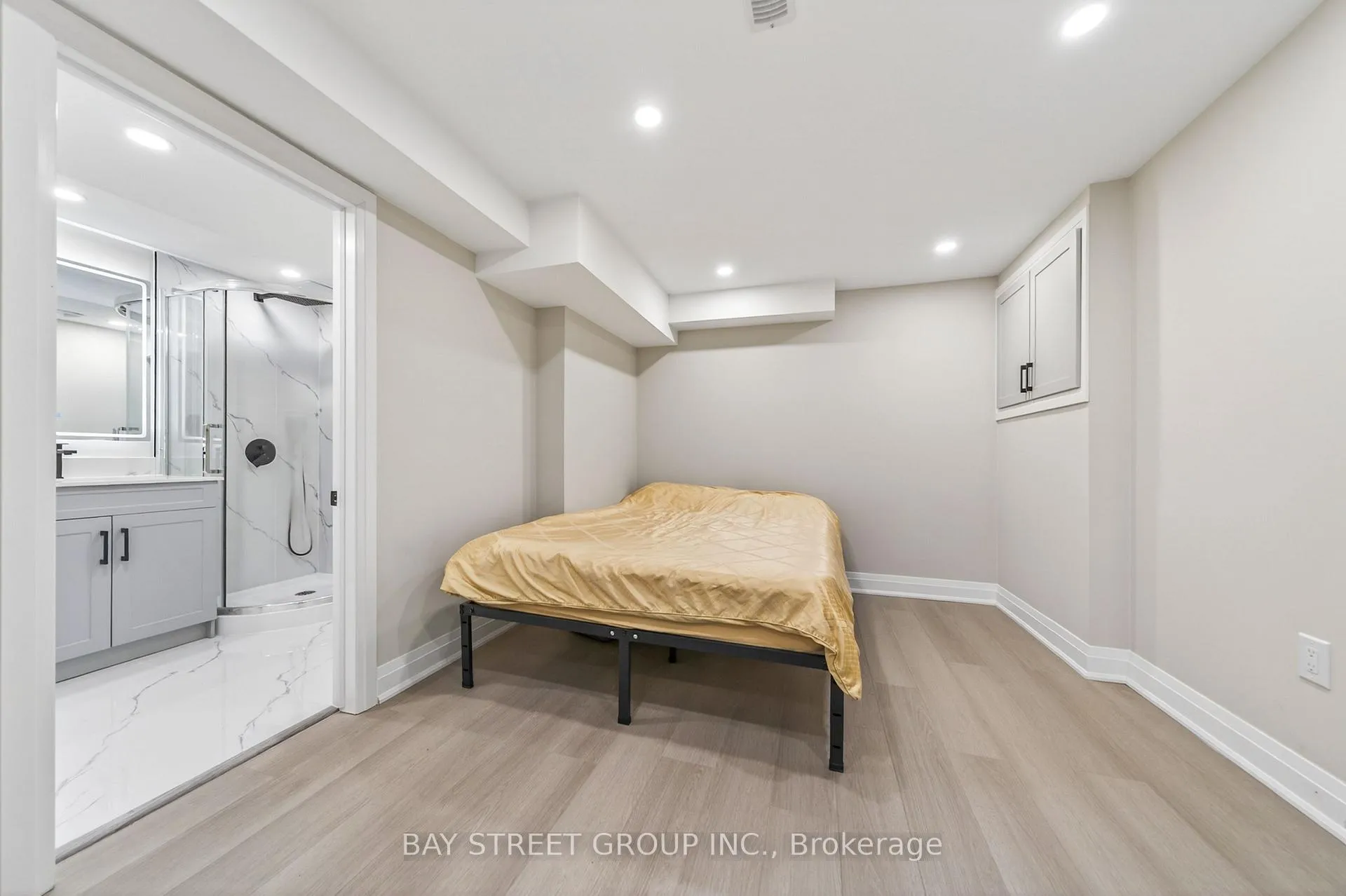 Photo 32 of 33 Winborne Drive, Vaughan, Brownridge — HOMEH