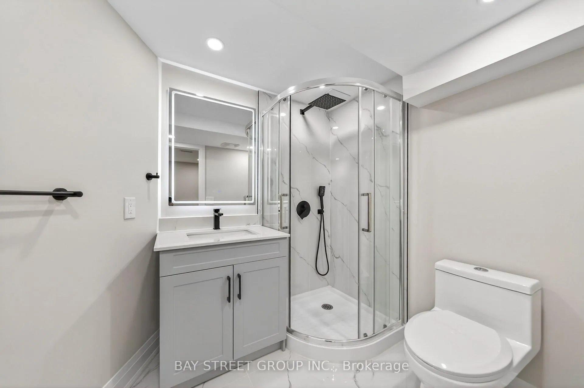 Photo 33 of 33 Winborne Drive, Vaughan, Brownridge — HOMEH