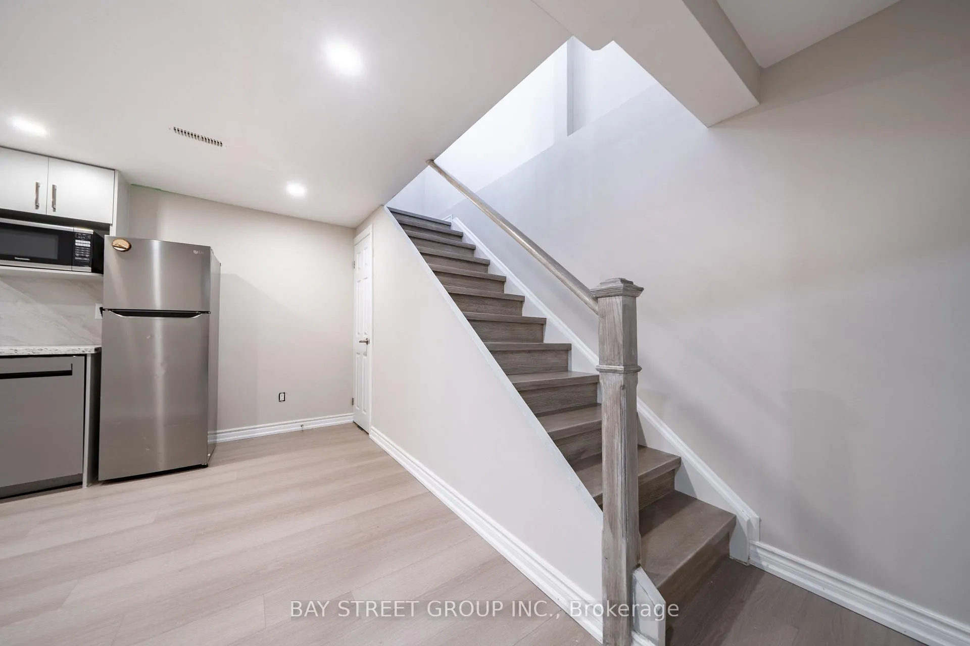 Photo 35 of 33 Winborne Drive, Vaughan, Brownridge — HOMEH