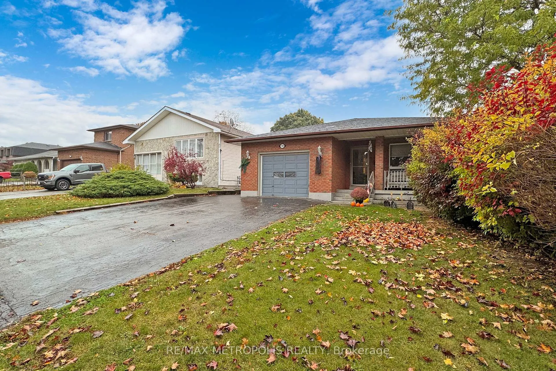 Photo 2 of 709 Keates Avenue, Oshawa, Donevan — HOMEH