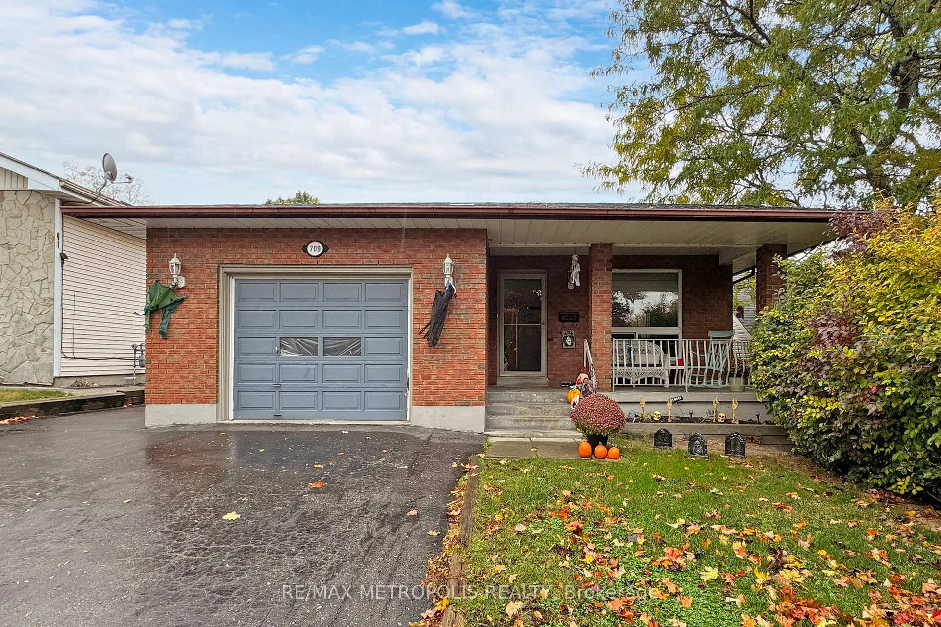 Photo 3 of 709 Keates Avenue, Oshawa, Donevan — HOMEH