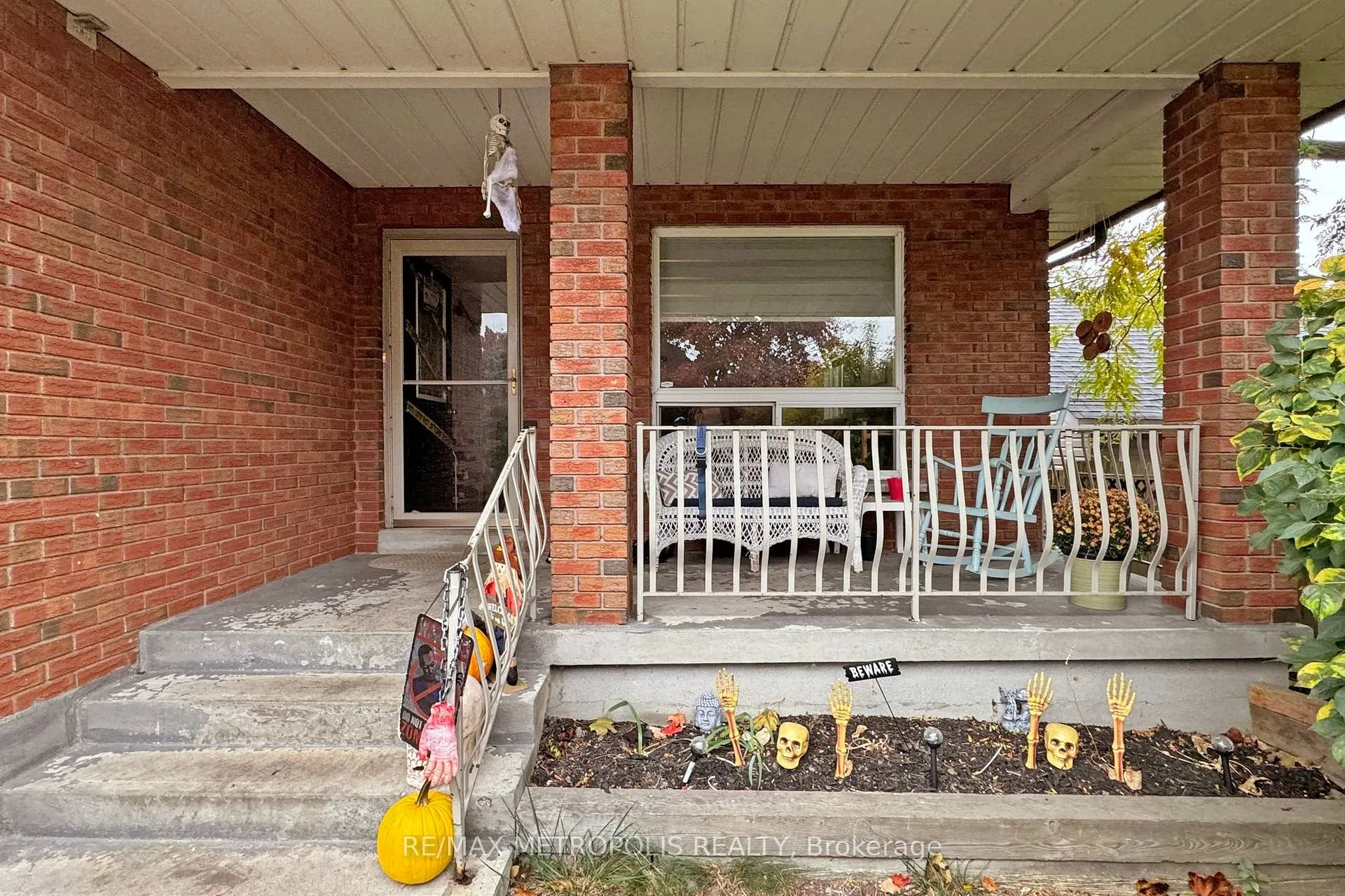 Photo 5 of 709 Keates Avenue, Oshawa, Donevan — HOMEH