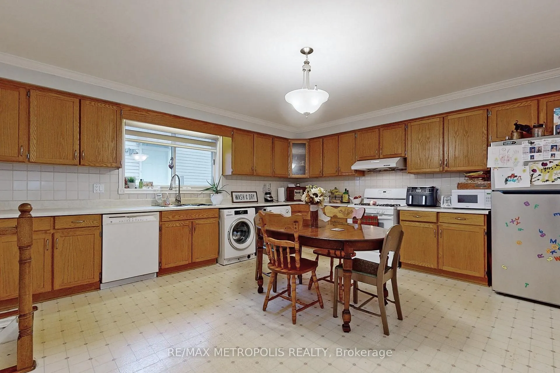 Photo 14 of 709 Keates Avenue, Oshawa, Donevan — HOMEH