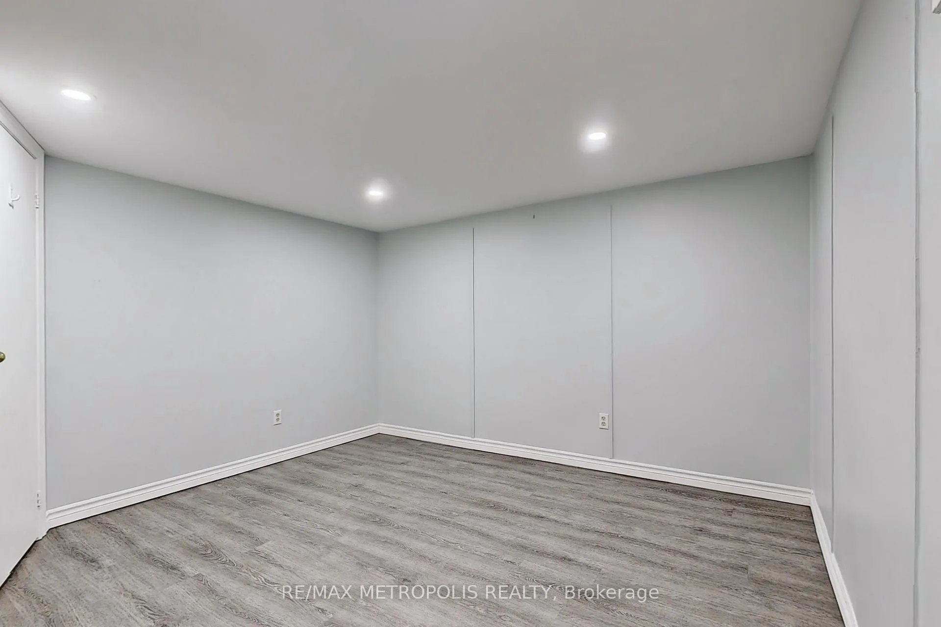 Photo 41 of 709 Keates Avenue, Oshawa, Donevan — HOMEH