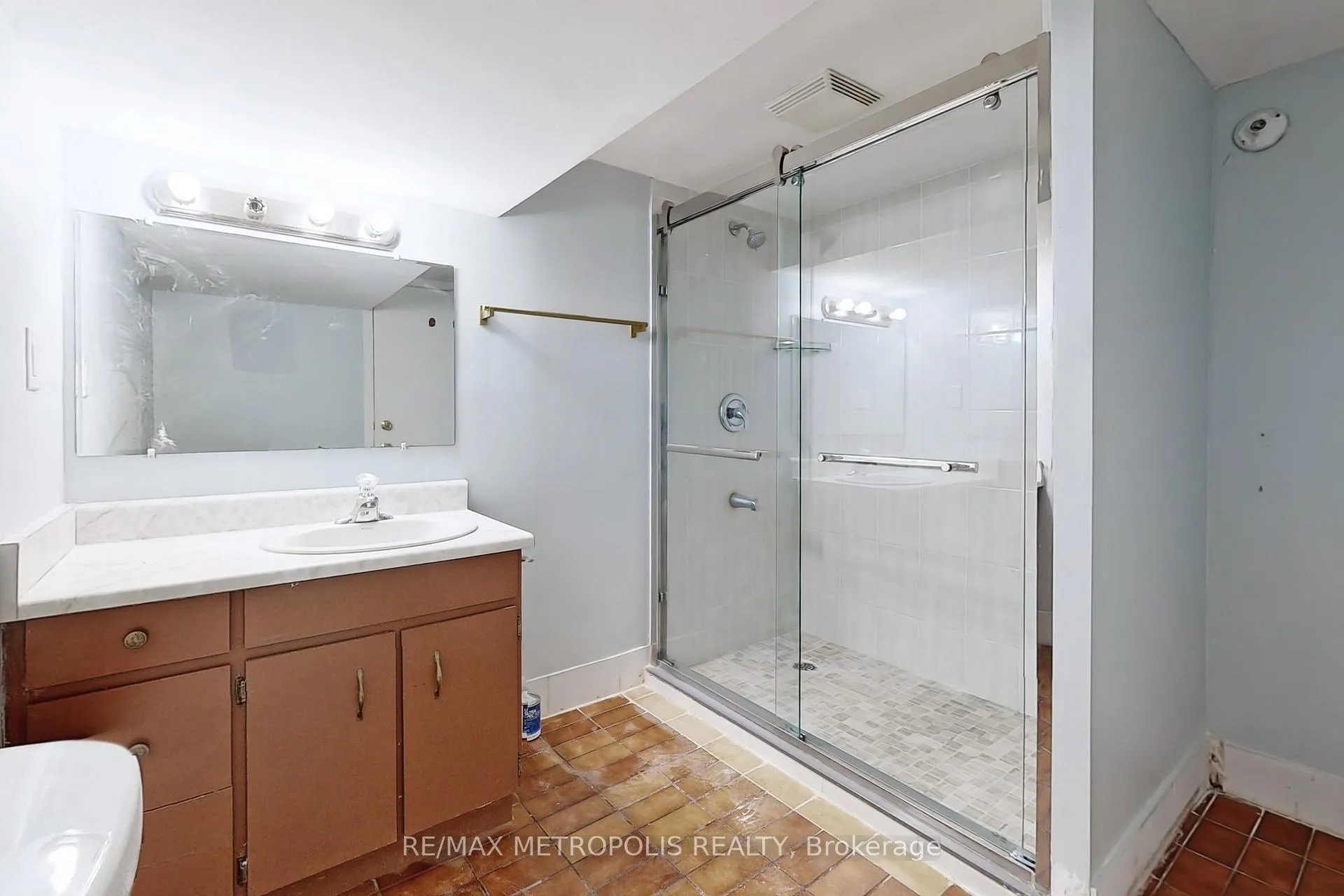 Photo 45 of 709 Keates Avenue, Oshawa, Donevan — HOMEH