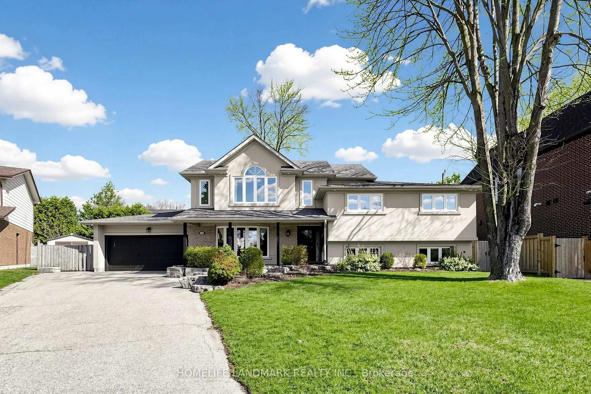 Photo 2 of 16 Worsley Court, Markham, Unionville — HOMEH