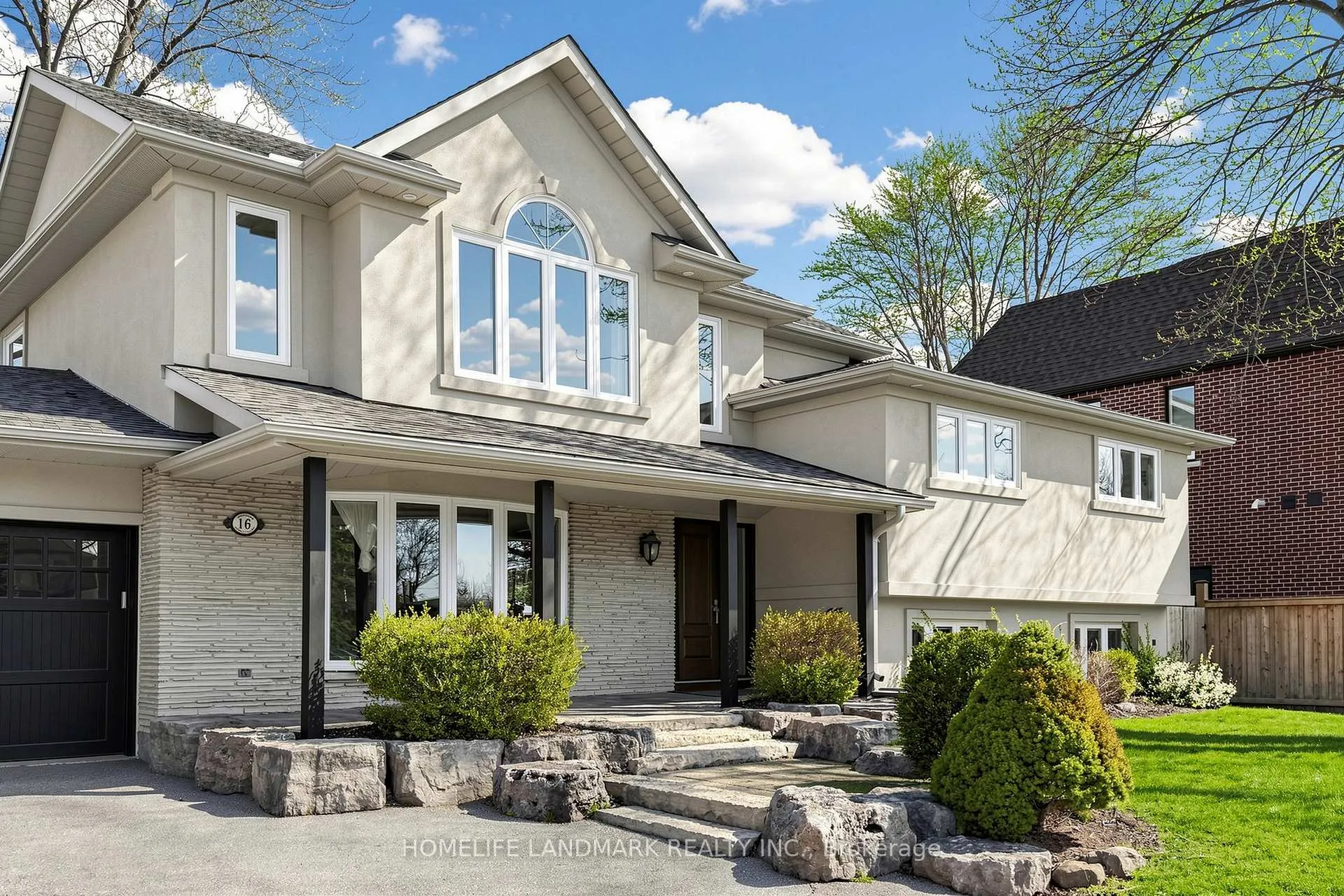 Photo 3 of 16 Worsley Court, Markham, Unionville — HOMEH