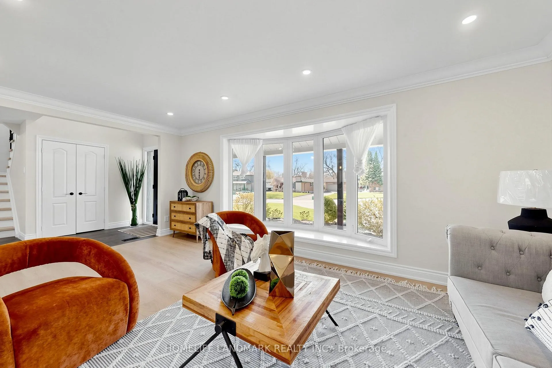Photo 4 of 16 Worsley Court, Markham, Unionville — HOMEH