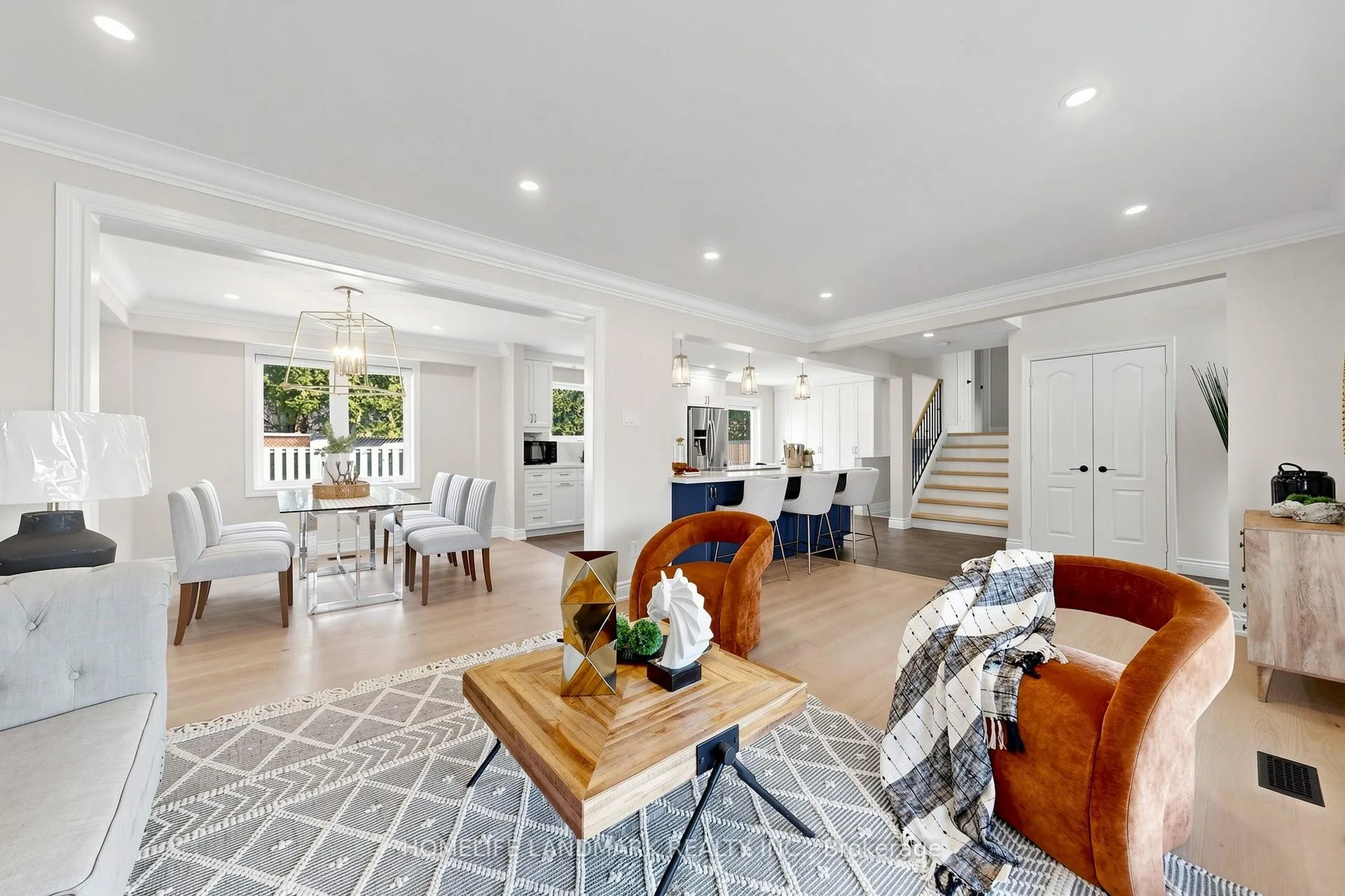 Photo 7 of 16 Worsley Court, Markham, Unionville — HOMEH