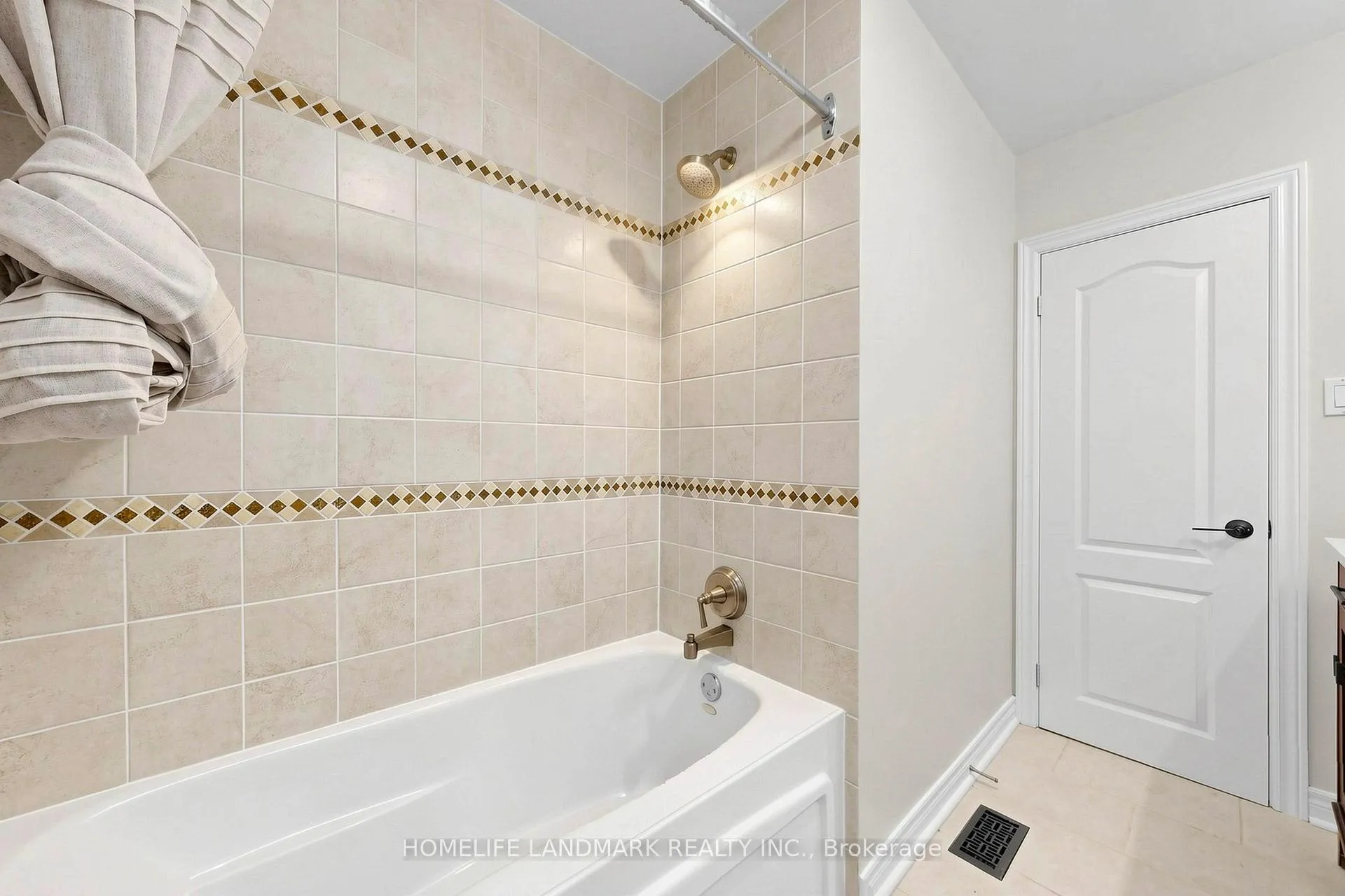 Photo 22 of 16 Worsley Court, Markham, Unionville — HOMEH
