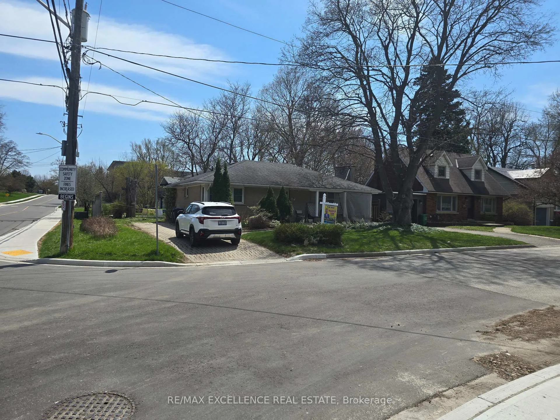 Photo 3 of 17 Armstrong Street, Brampton, Downtown Brampton — HOMEH