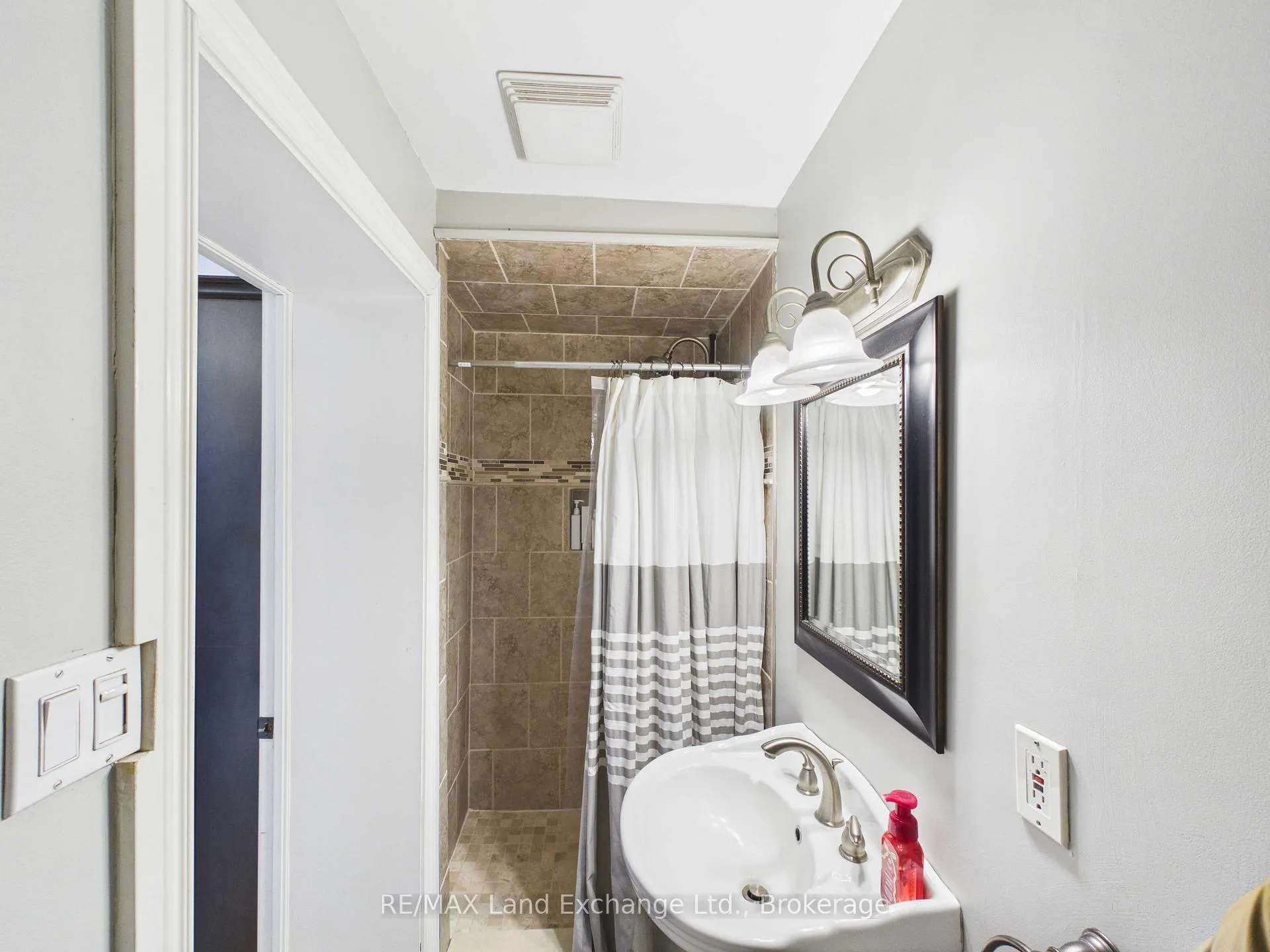 Photo 18 of 20 Queen Street, Huron-Kinloss — HOMEH