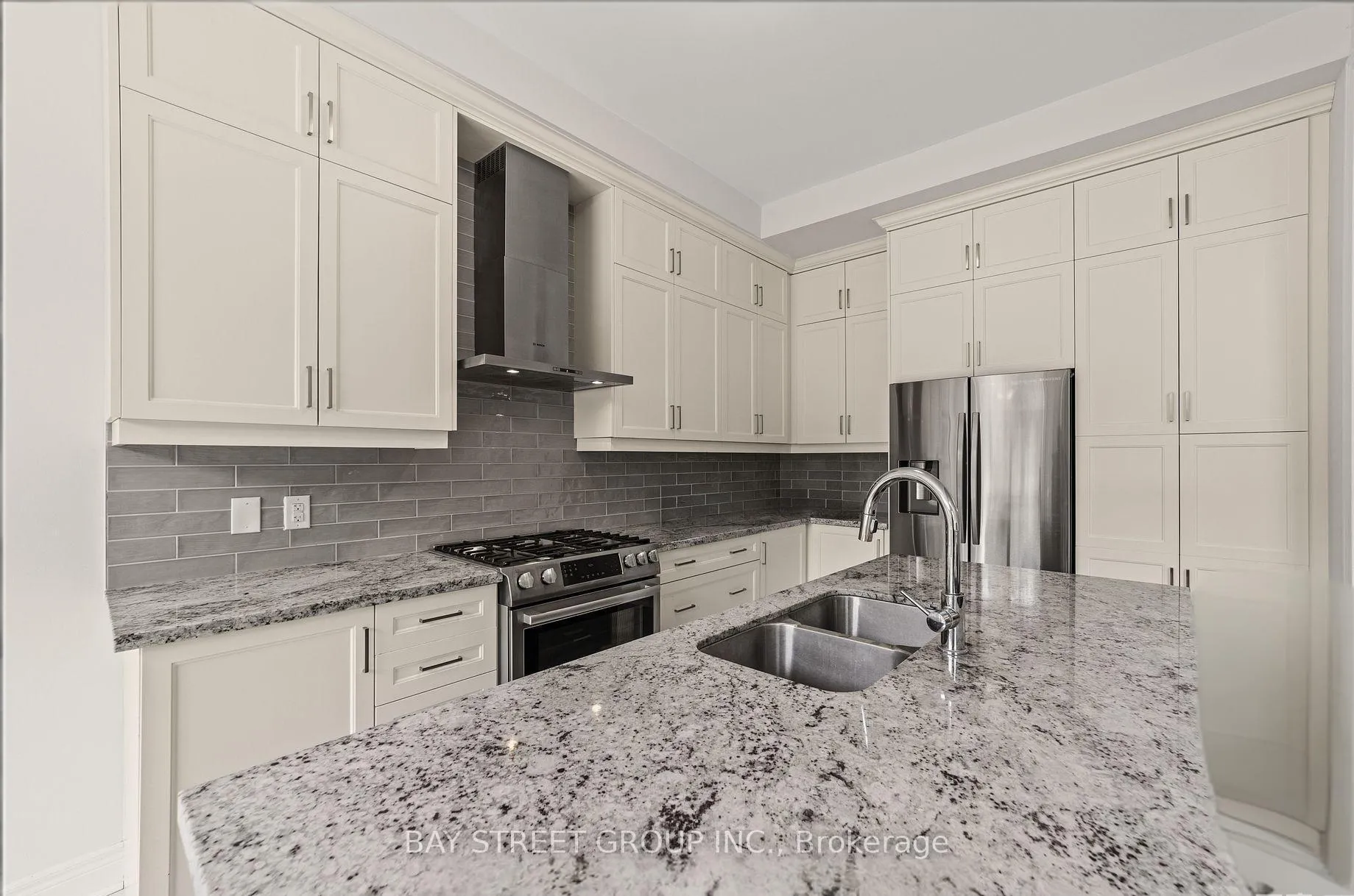 Photo 4 of 604 Marc Santi Boulevard, Vaughan, Patterson — HOMEH