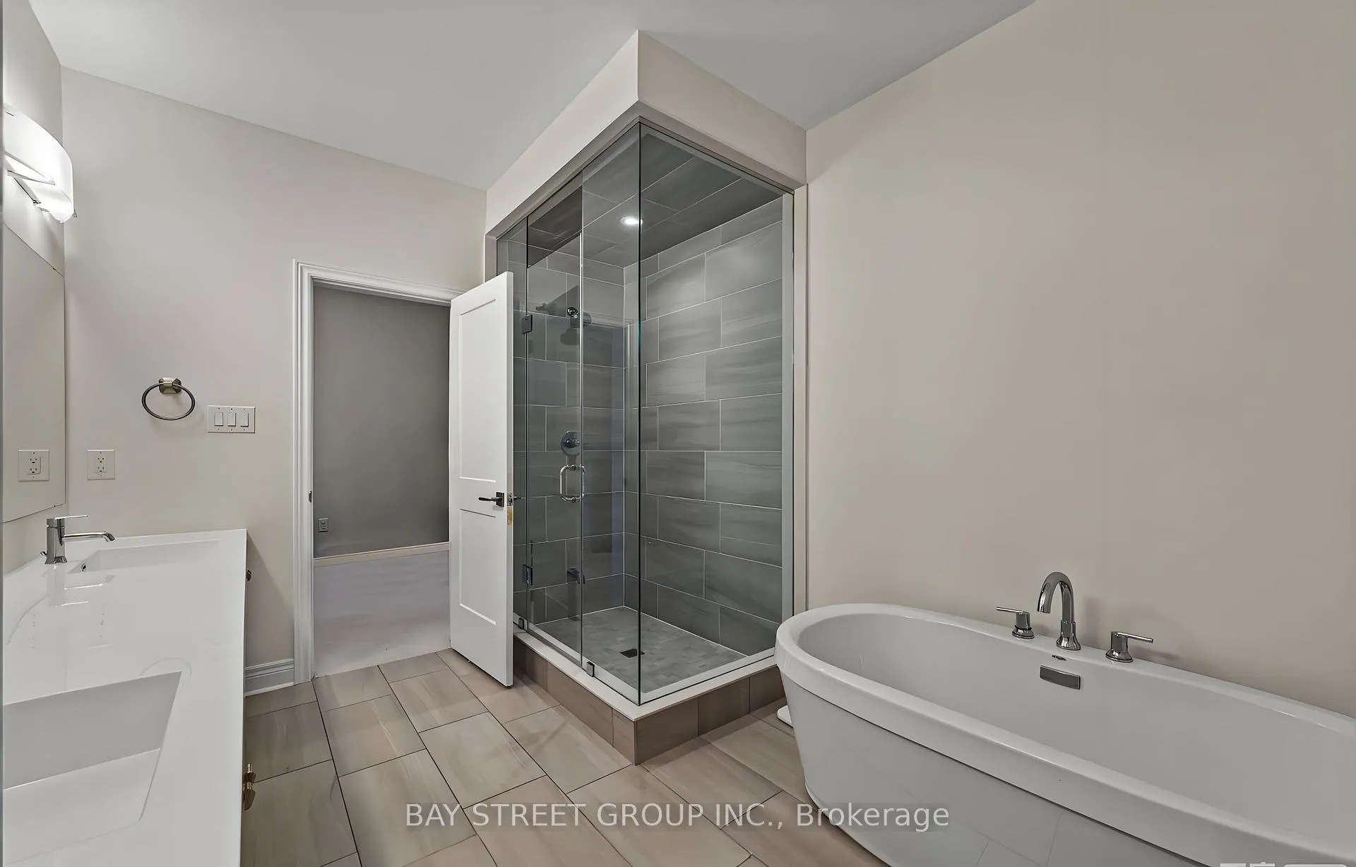 Photo 8 of 604 Marc Santi Boulevard, Vaughan, Patterson — HOMEH