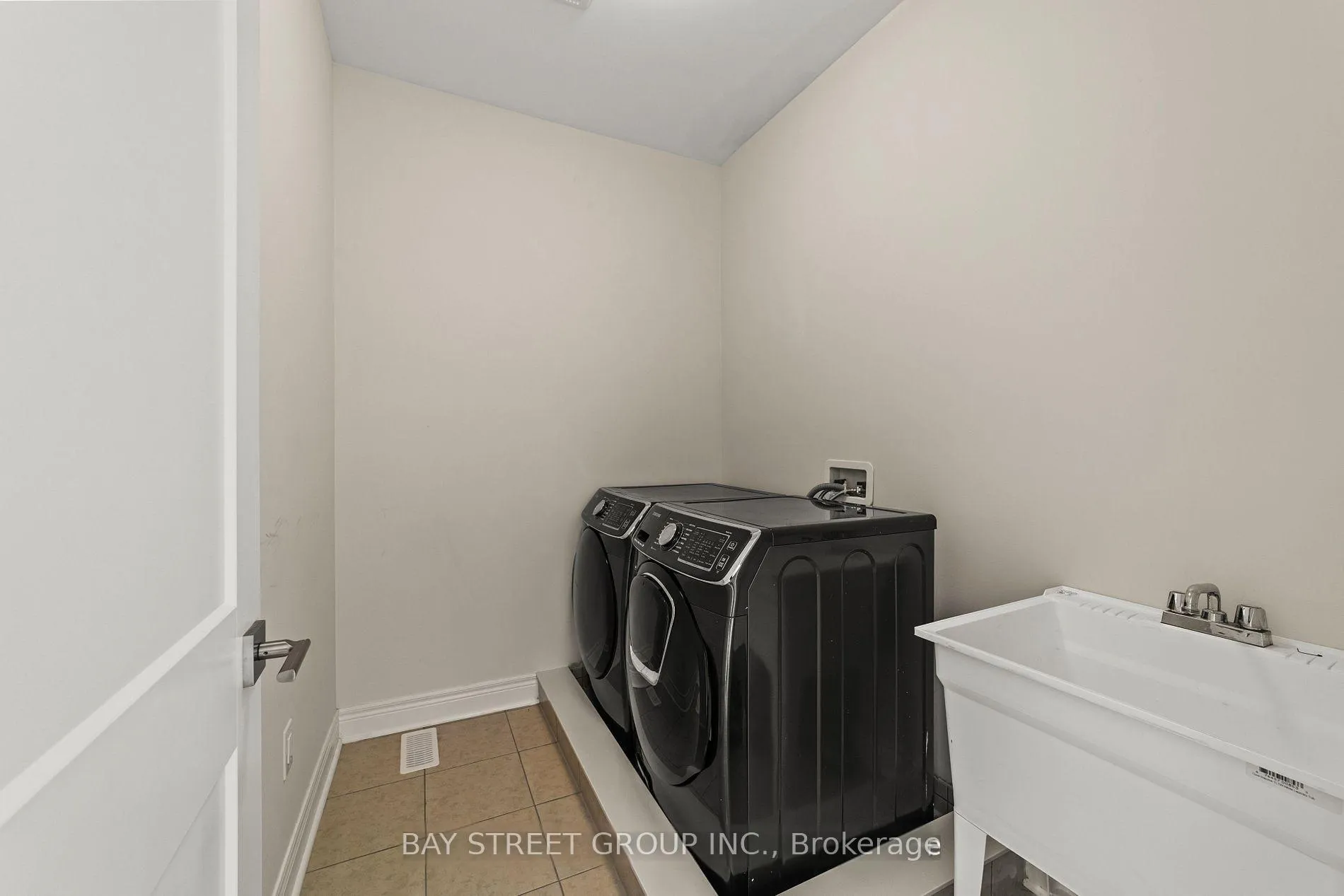 Photo 13 of 604 Marc Santi Boulevard, Vaughan, Patterson — HOMEH