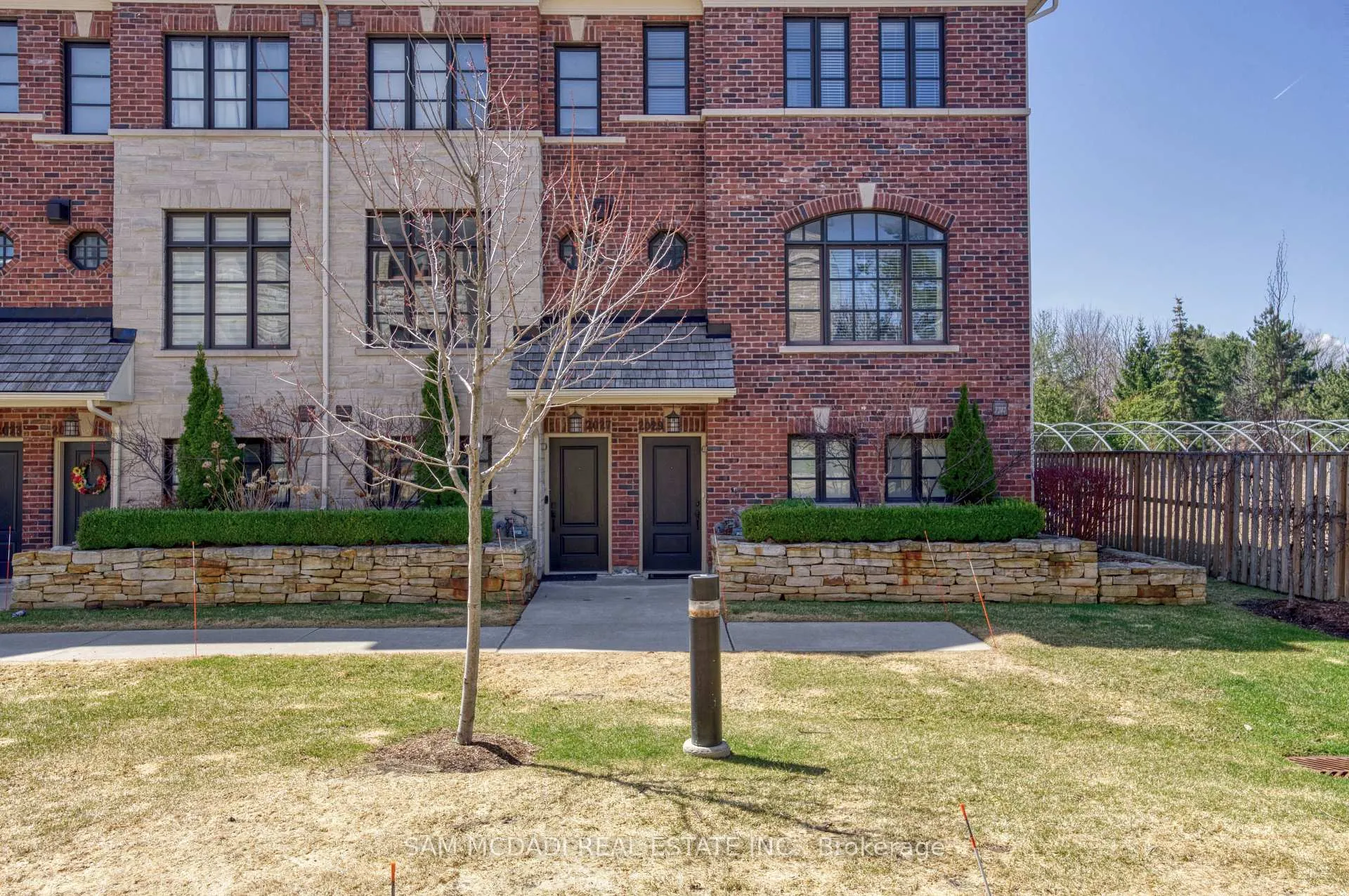 Photo 2 of 2029 Queensborough Gate, Mississauga, Central Erin Mills — HOMEH