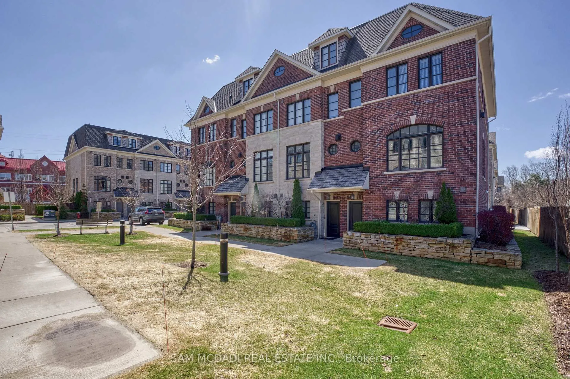 Photo 1 of 2029 Queensborough Gate, Mississauga, Central Erin Mills — HOMEH