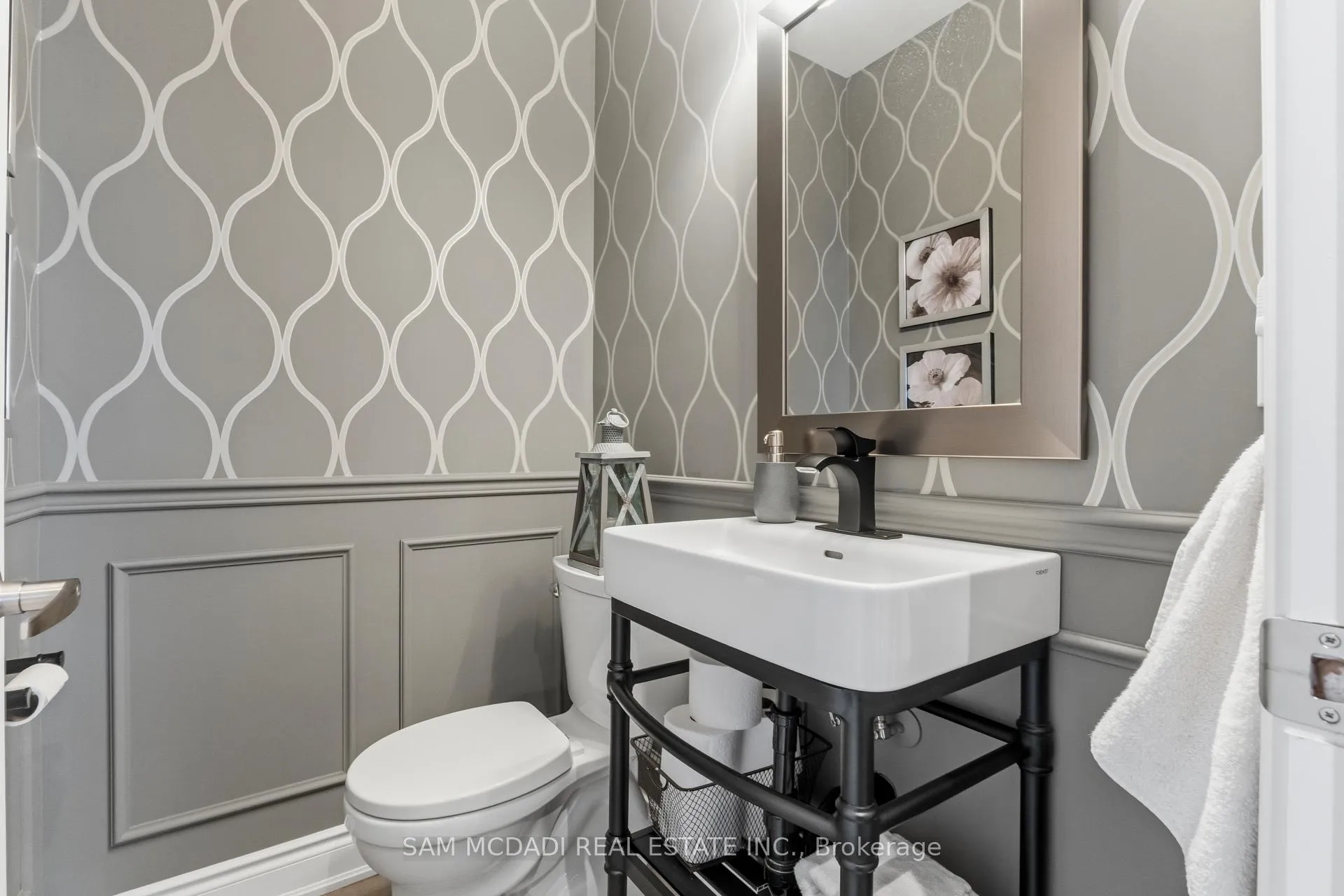 Photo 11 of 2029 Queensborough Gate, Mississauga, Central Erin Mills — HOMEH