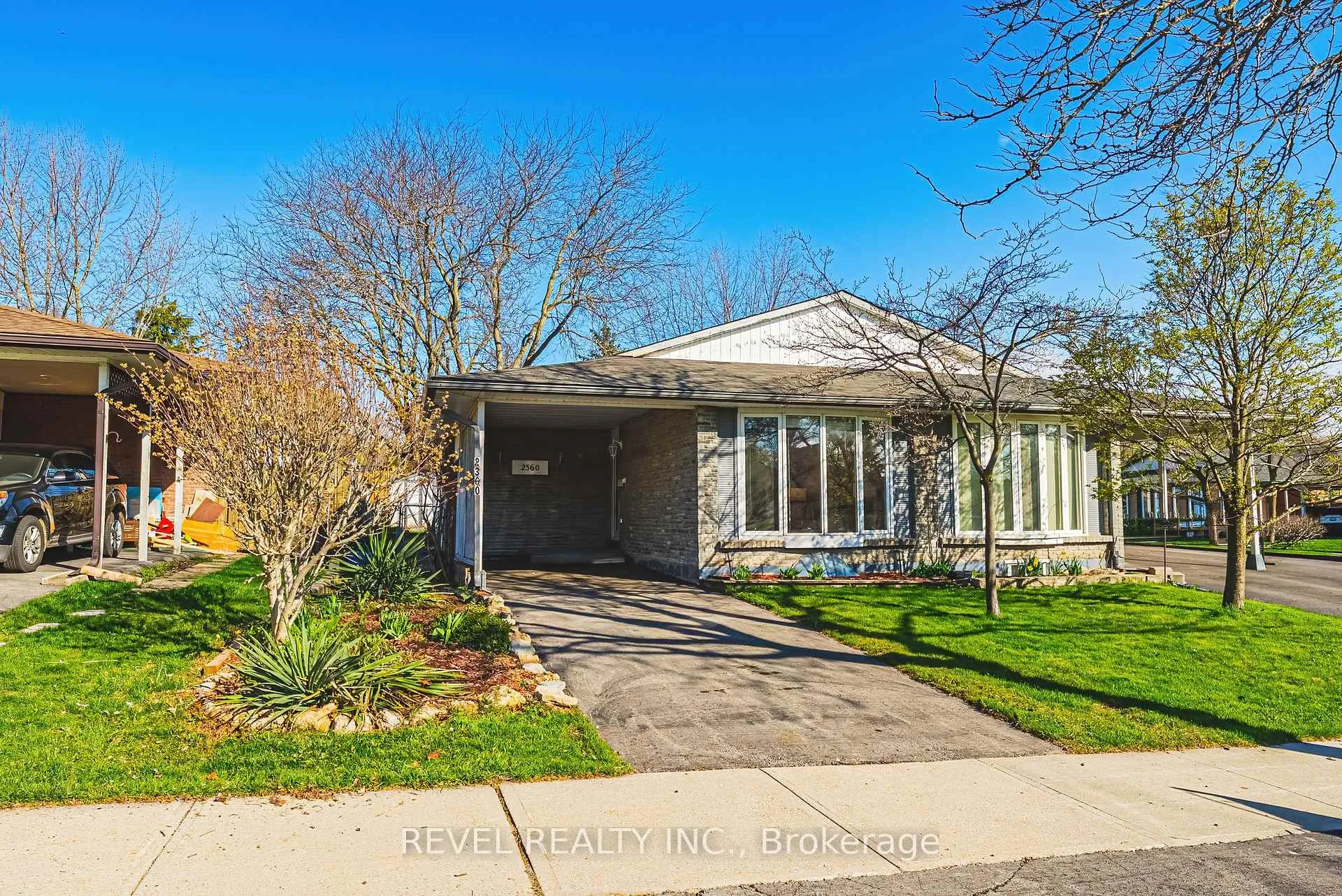 Photo 3 of 2360 Greenbank Trail, Burlington, Brant Hills — HOMEH