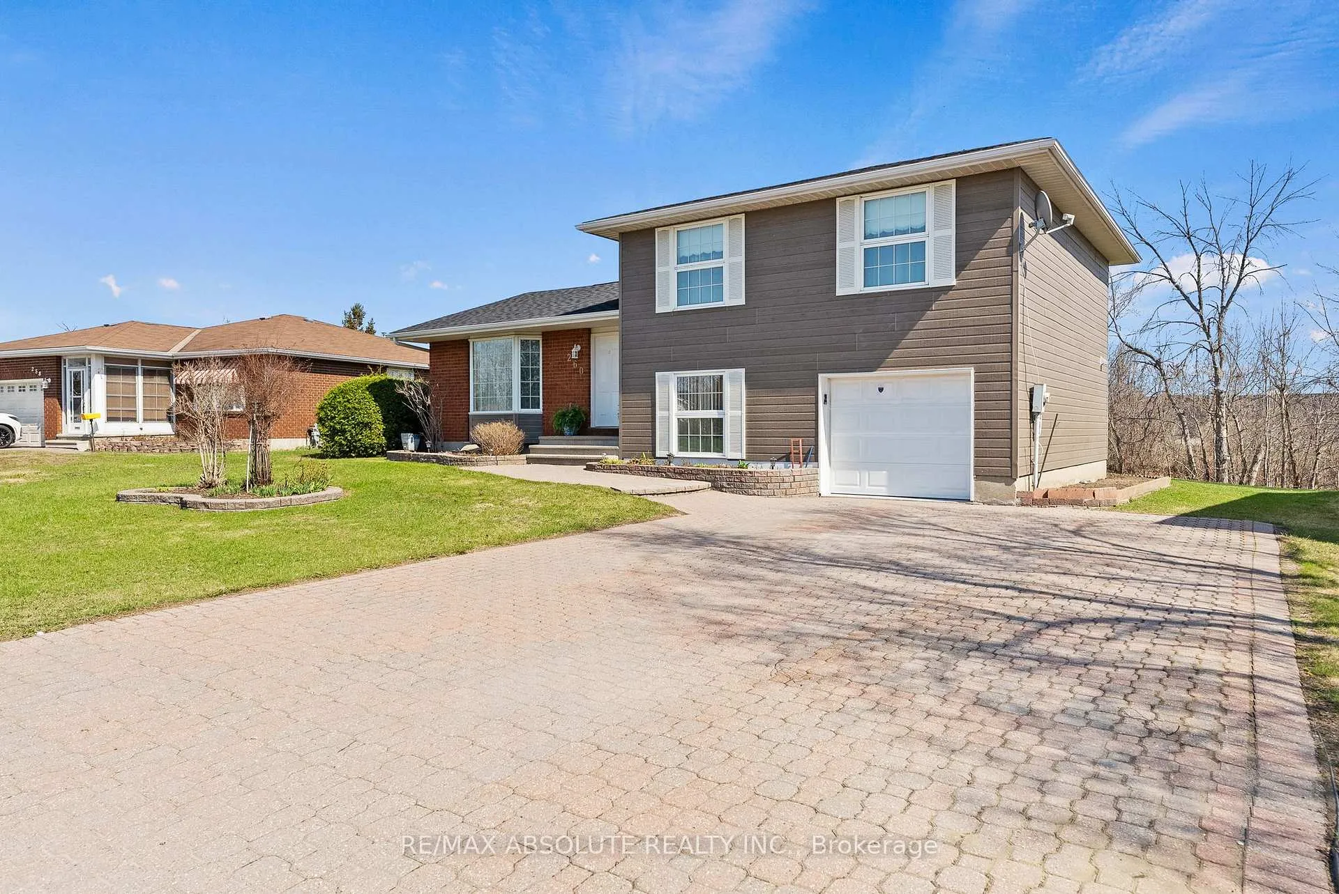 Photo 2 of 260 Allan Drive, Arnprior — HOMEH