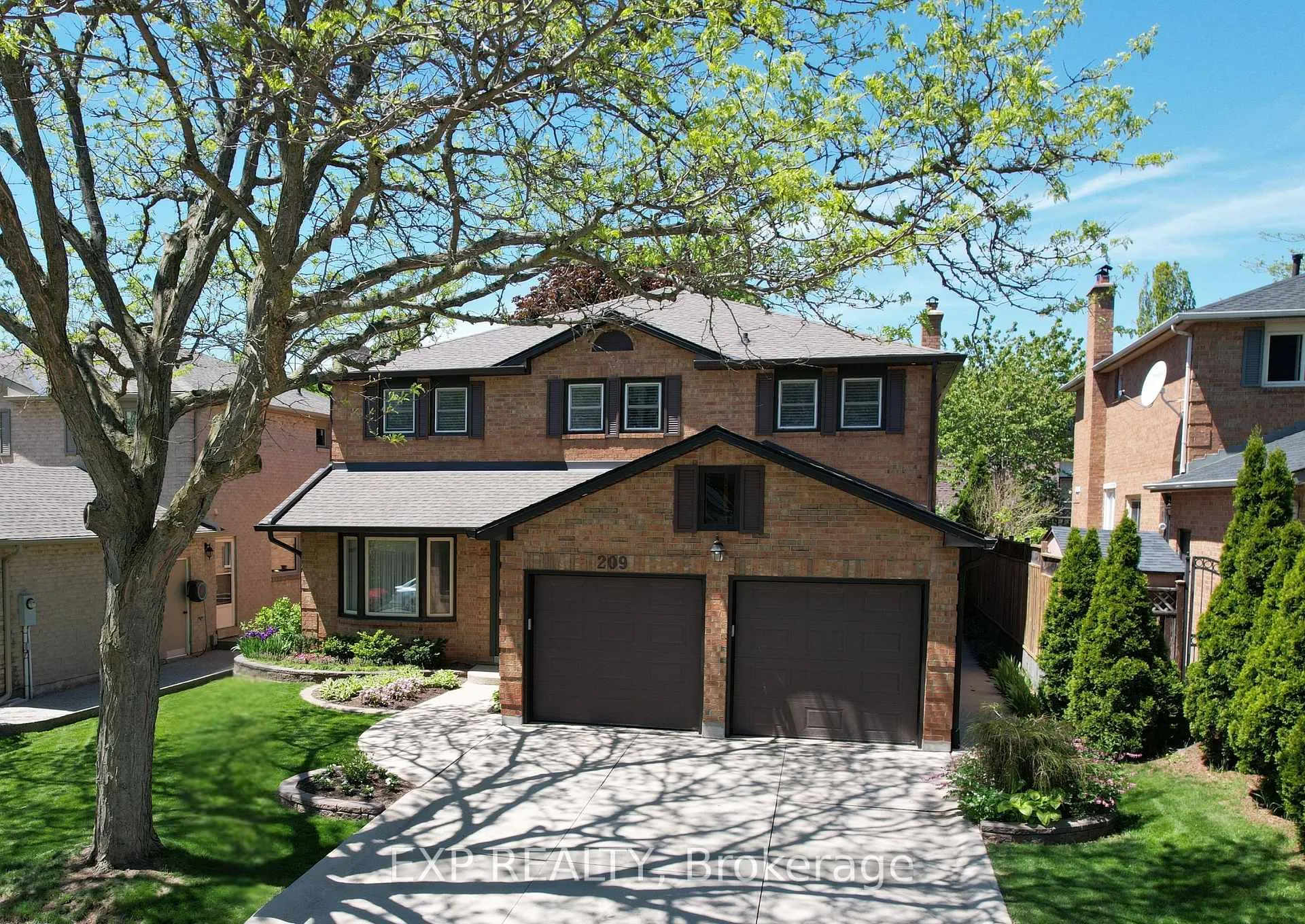 Front of 209 Nottingham Drive