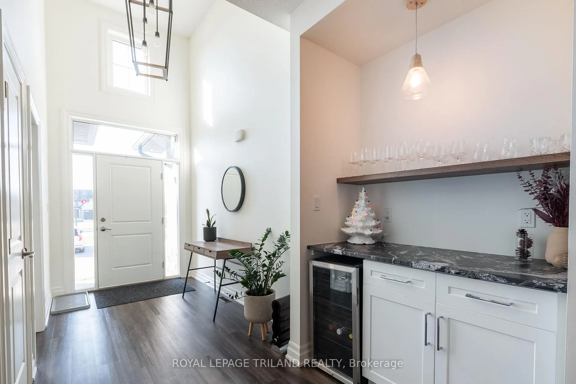 Photo 3 of Unit 102, 9861 Glendon Drive, Middlesex Centre, Komoka — HOMEH