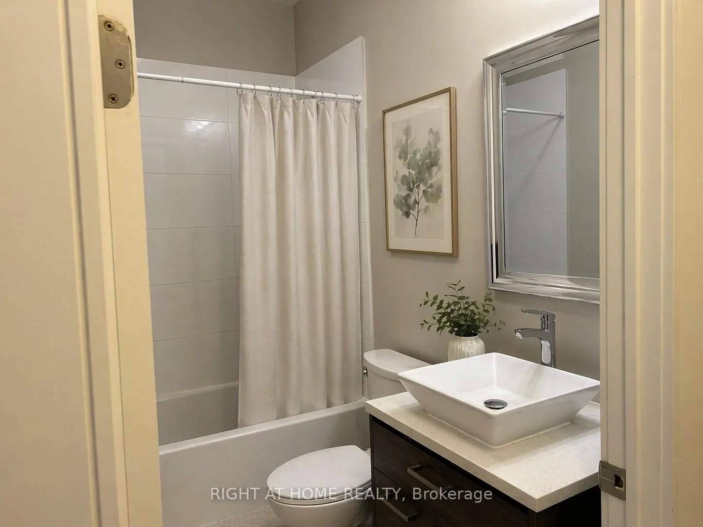 Photo 7 of Unit 1210, 150 Main Street W, Hamilton, Central — HOMEH