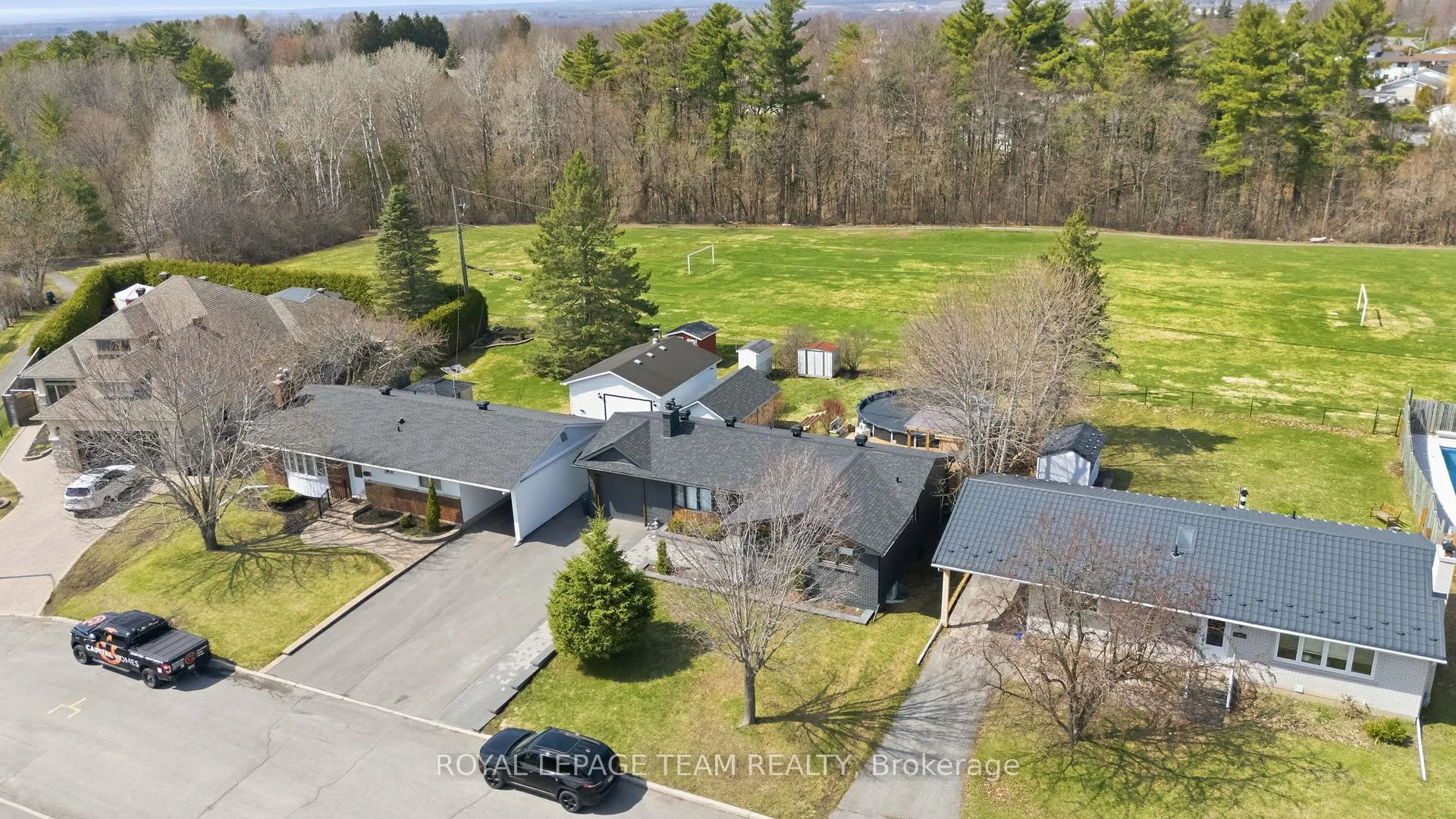 Photo 4 of 185 Lacroix Avenue, Ottawa, Bilberry Creek/Queenswood Heights — HOMEH