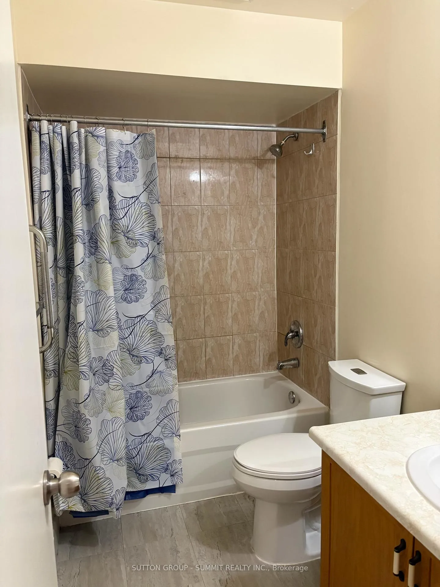 Photo 2 of 40 Jay Street, Brampton, Heart Lake West — HOMEH
